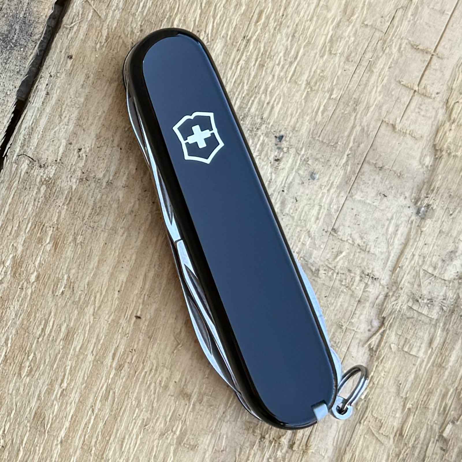 Victorinox Climber schwarz – Schweizer Messer mit 14 Funktionen – mit Tasche