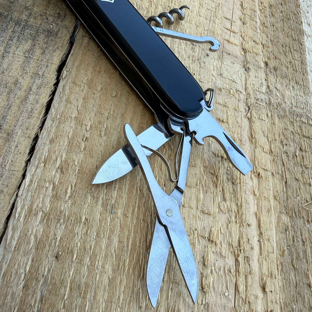 Victorinox Climber schwarz – Schweizer Messer mit 14 Funktionen – Produktbild