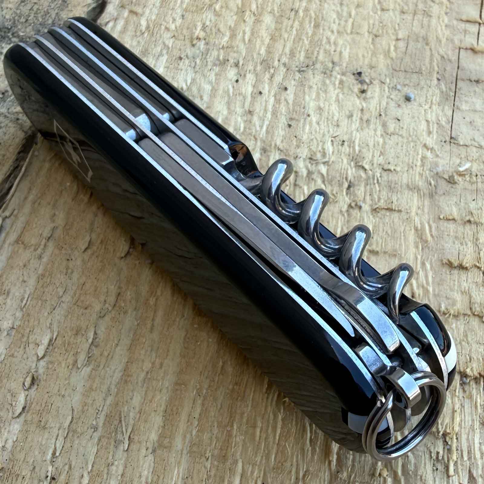 Victorinox Climber schwarz – Schweizer Messer mit 14 Funktionen – mit Tasche