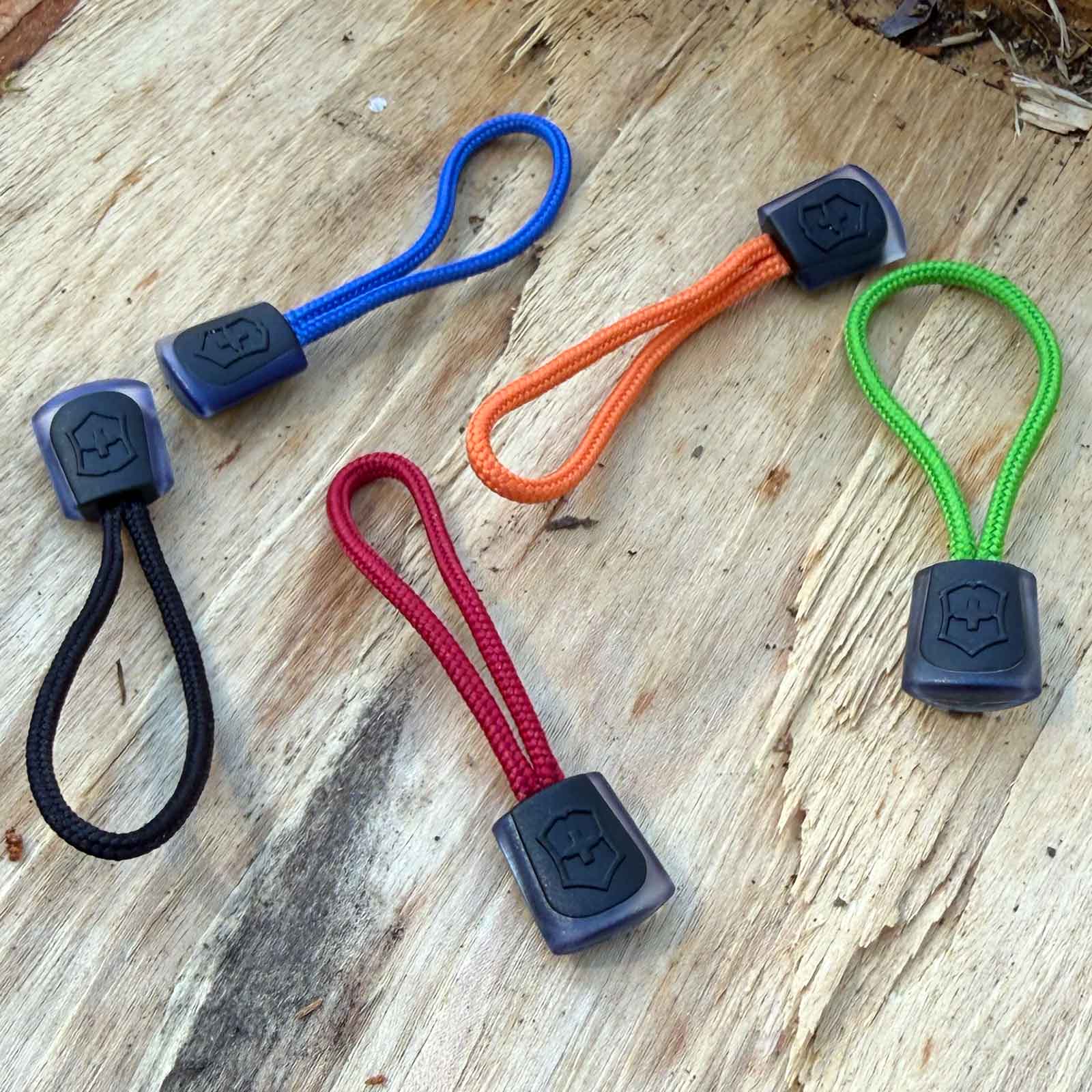 Victorinox Kordel – 64 mm Trageschlaufe für Schweizer Taschenmesser in 5 Farben – Produktansicht des Messers – Detailansicht 1
