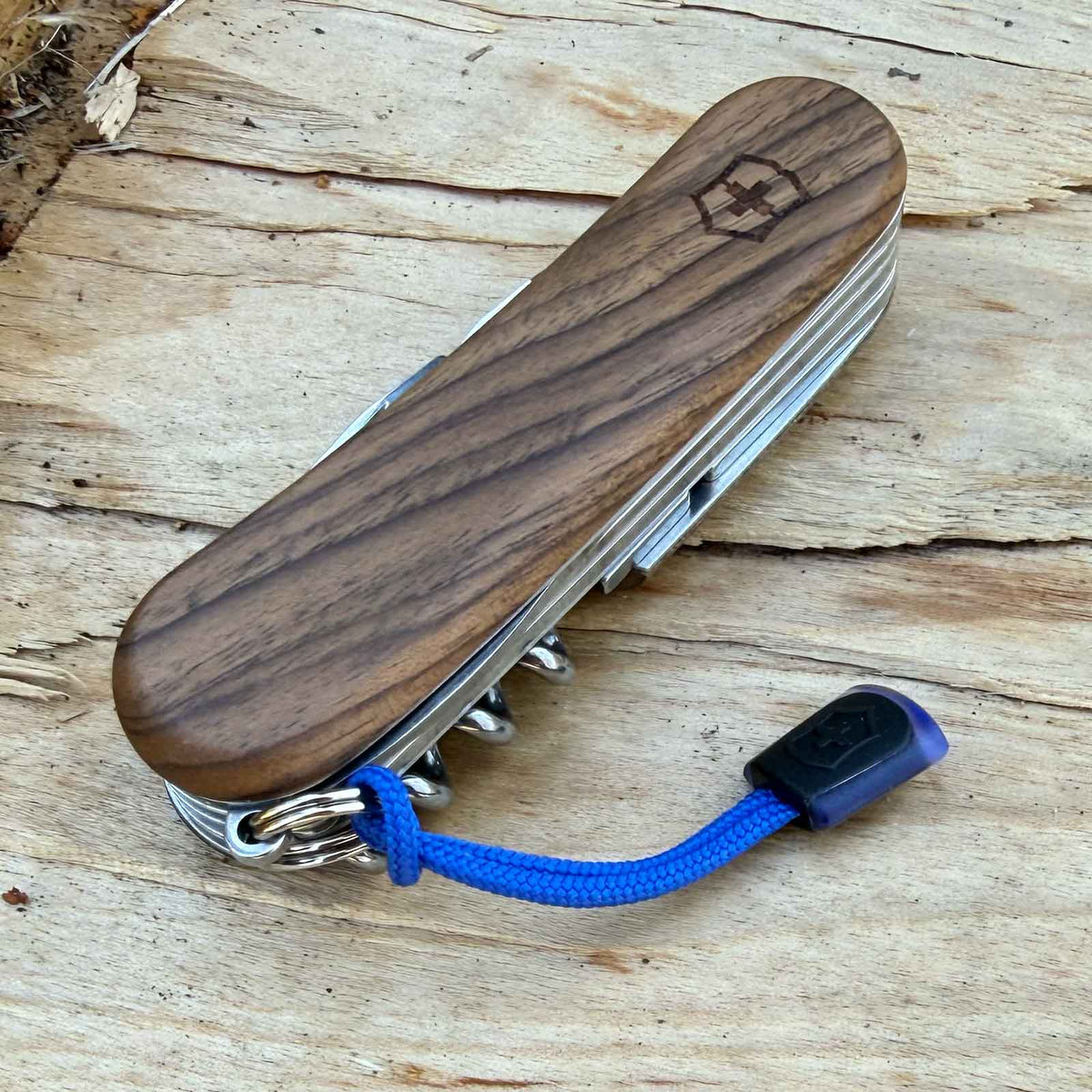 Victorinox Kordel – 64 mm Trageschlaufe für Schweizer Taschenmesser in 5 Farben – Produktansicht des Messers – Detailansicht 6