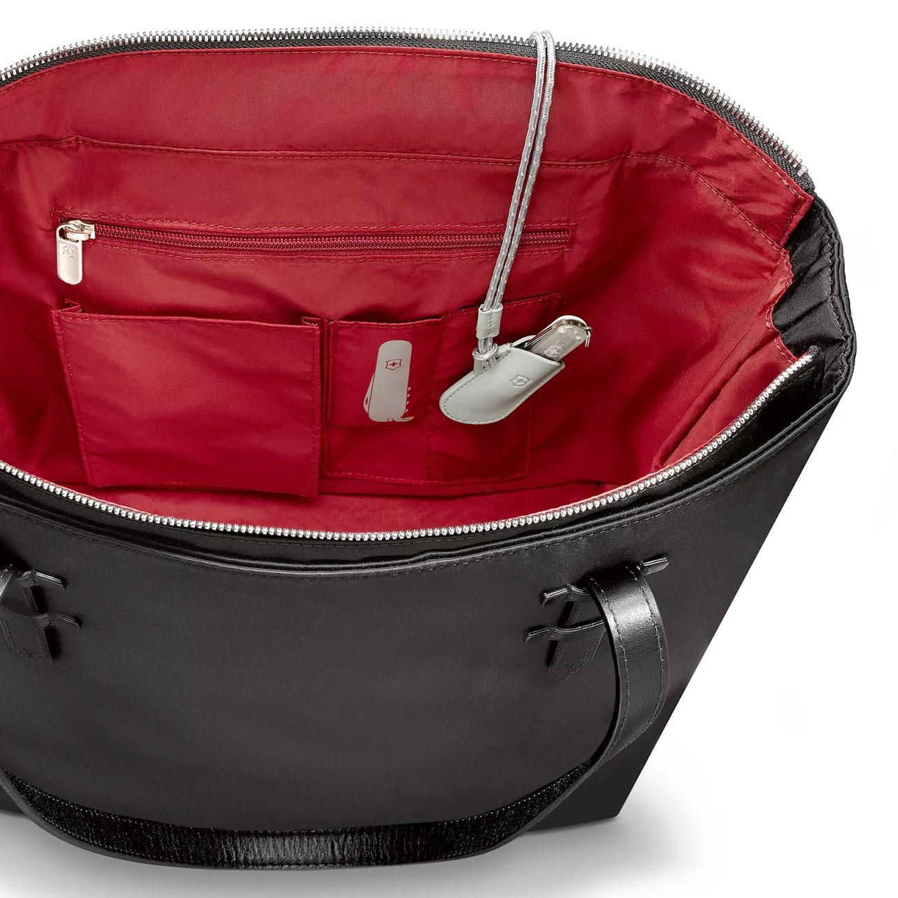 Victorinox Lederetui mit Kordel für Classic Taschenmesser in 5 Farben – Detailansicht