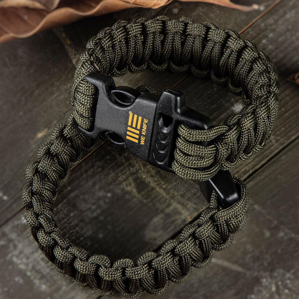 WE Knife Survival Bracelet - Überlebensarmband aus Paracord mit Signalpfeife – Detailansicht