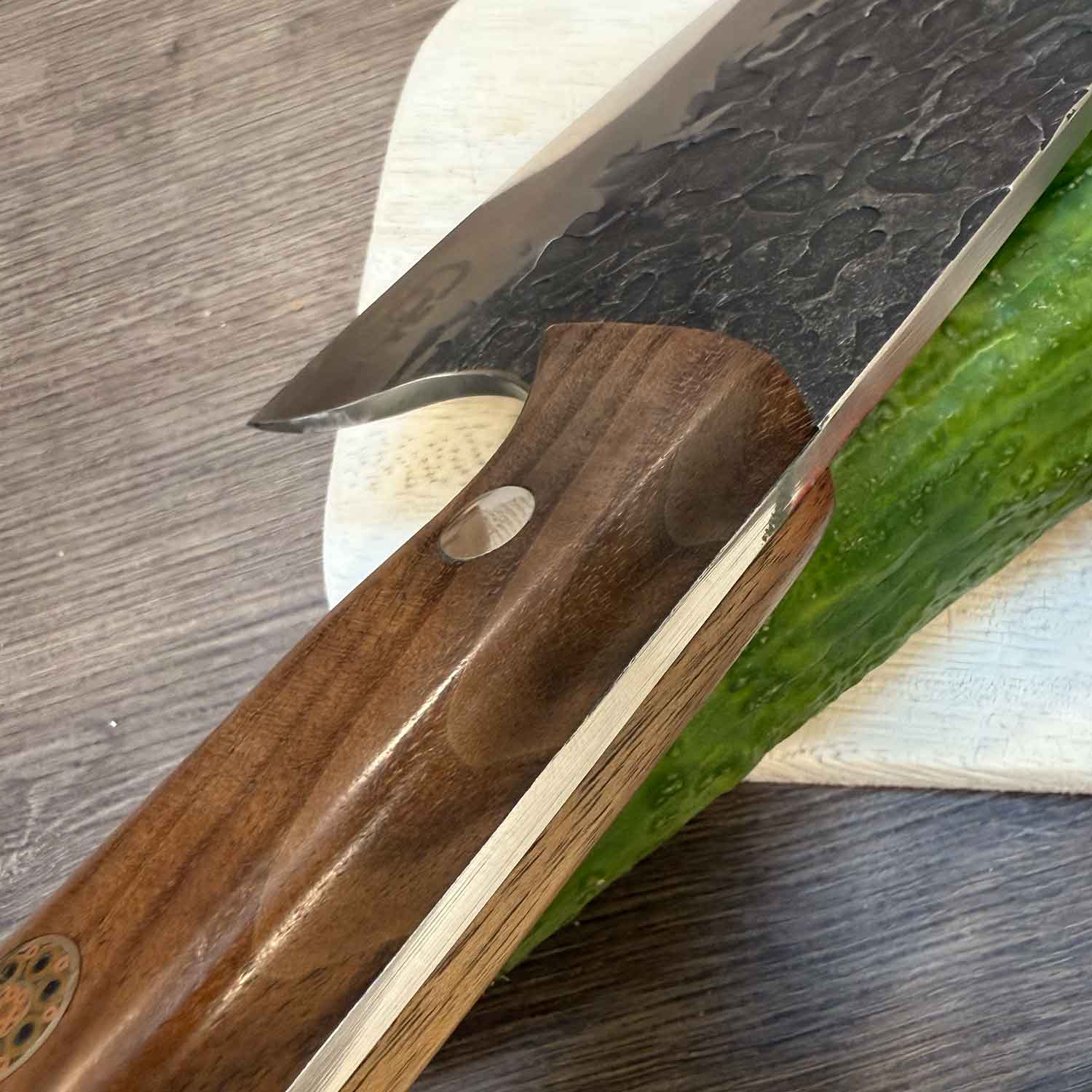 Herbertz CJH Outdoor Küchenmesser – Koch- und Hackmesser mit Walnussholzgriff – Detailansicht