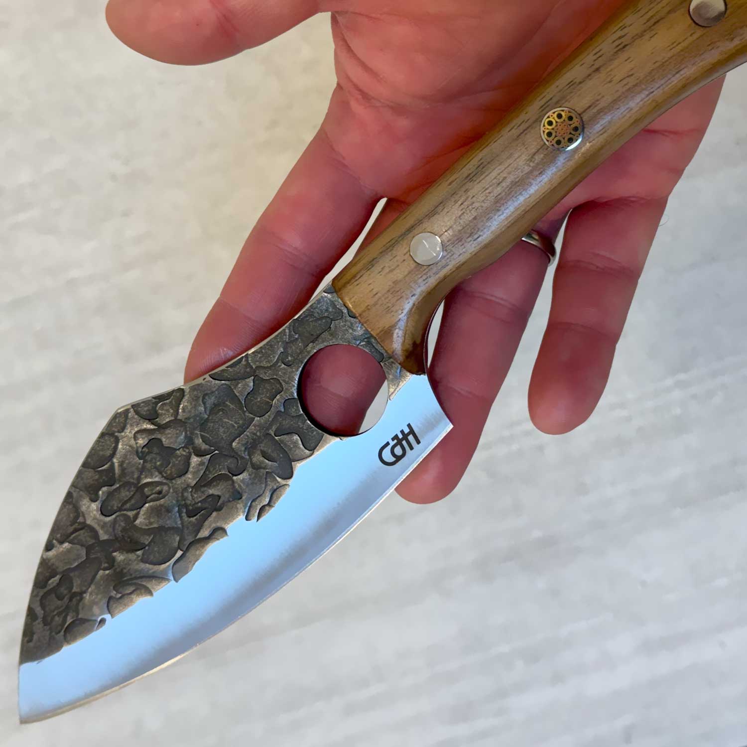 Herbertz CJH Outdoor Kochmesser – Robustes Küchenmesser mit Walnussholzgriff – Detailansicht