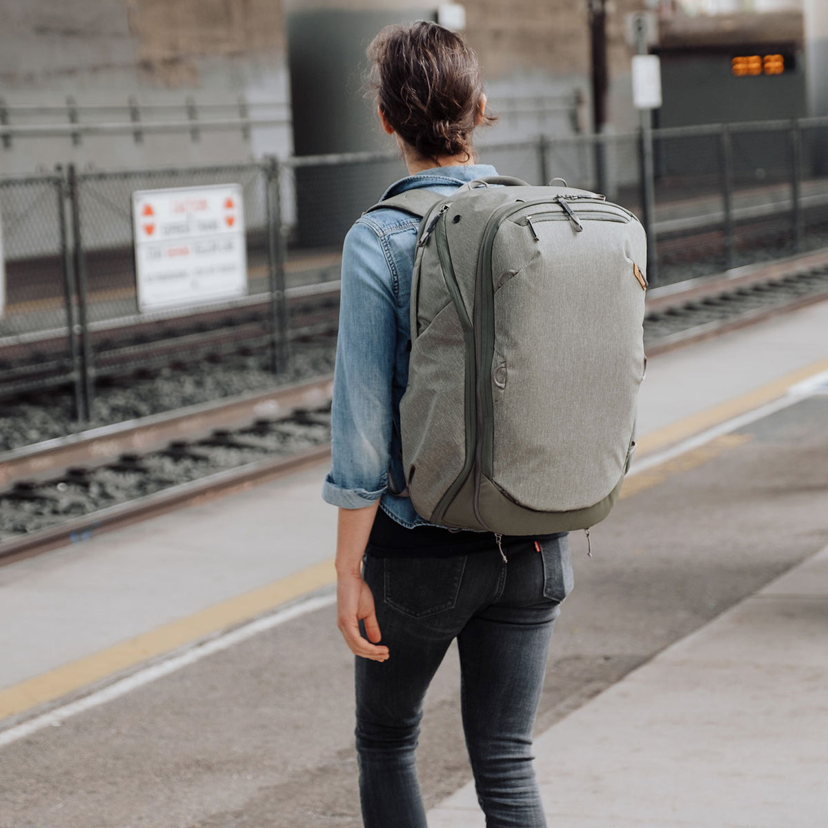 Peak Design Travel Backpack 45L – Modularer Reise- & Fotorucksack in 5 Farben – Detailansicht