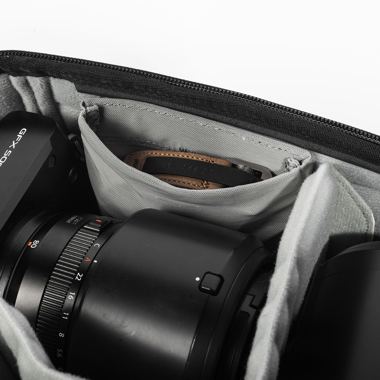 Peak Design Camera Cube V2 Medium 13 Liter schwarz (B-Ware) – Detailansicht