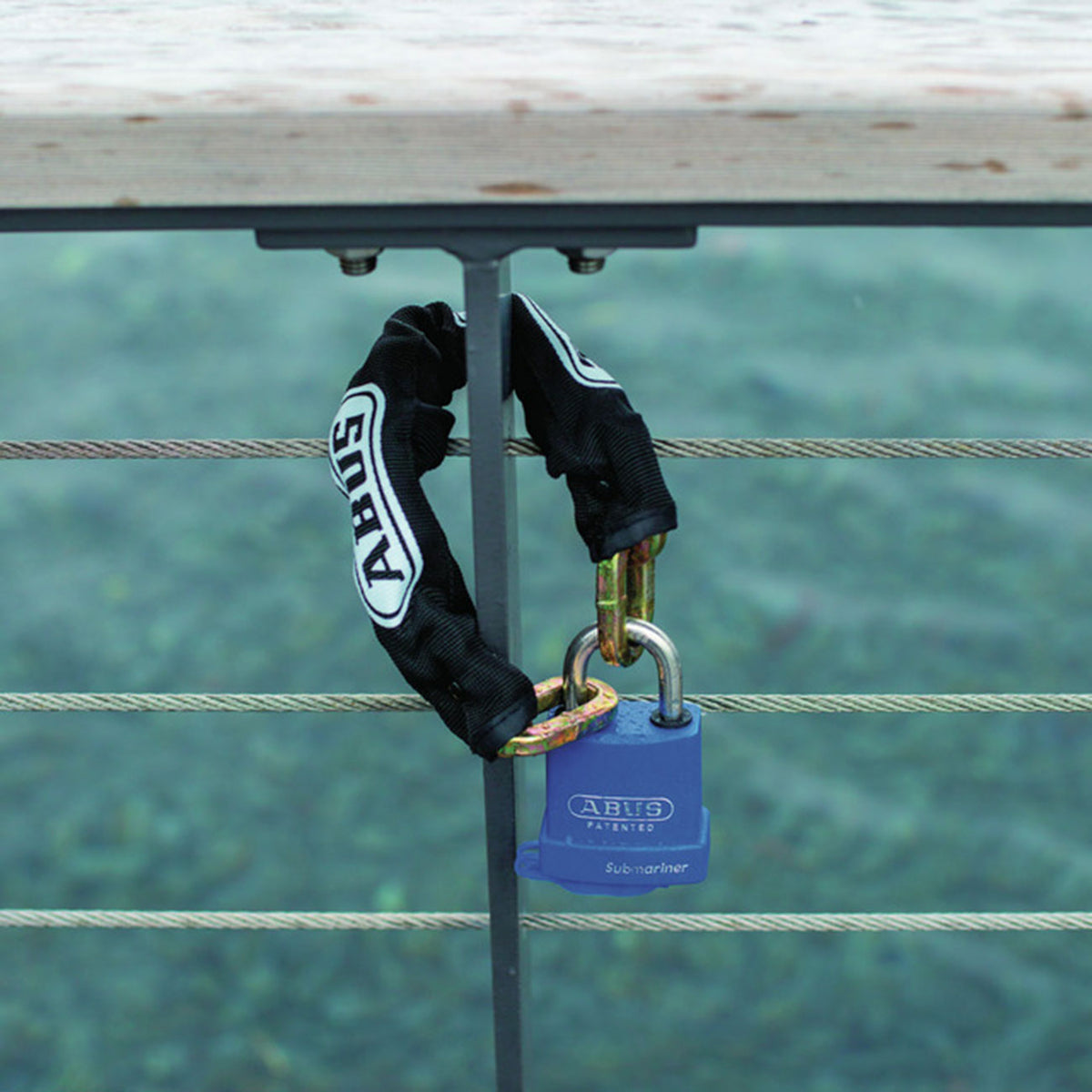 ABUS 83WPIB/53 Submariner - wetterfestes Vorhängeschloss mit 2 Schlüsseln – Detailansicht