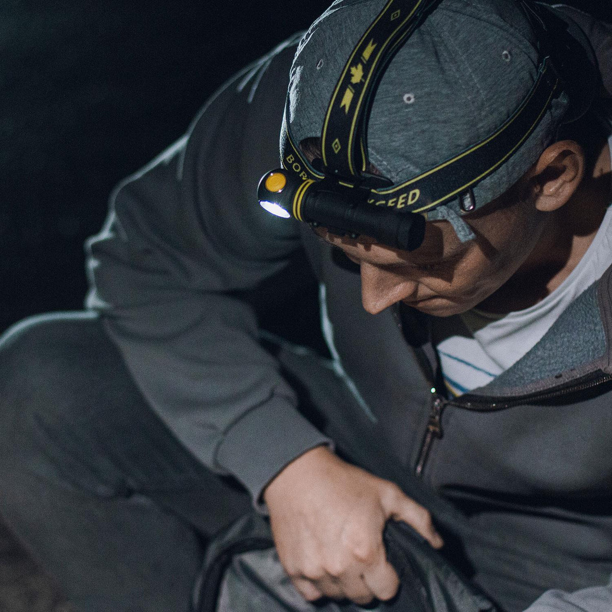 Armytek Elf C2 18650 – LED Stirnlampe mit USB-C Ladefunktion in 2 Lichtfarben – Detailansicht