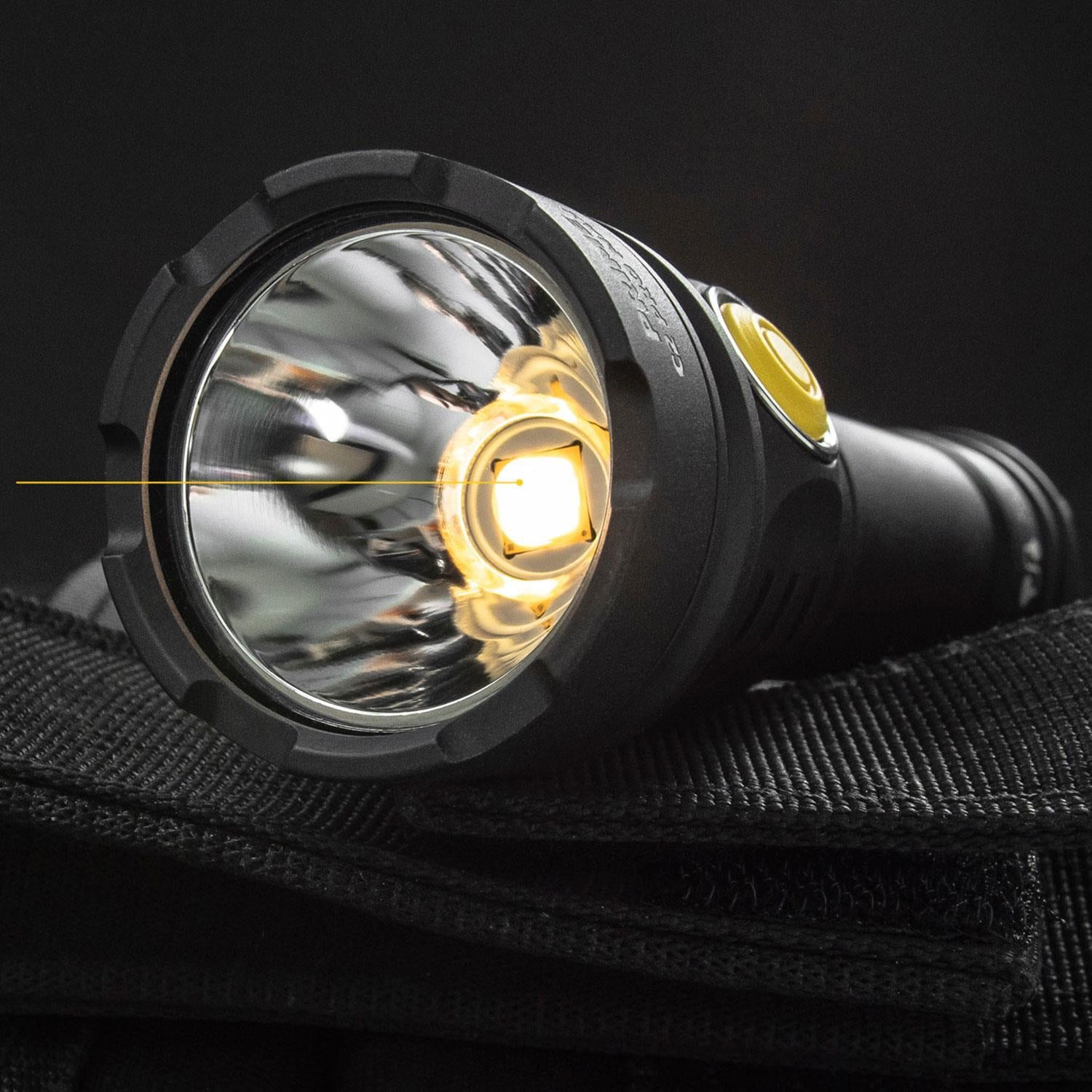 Armytek Prime C2 Pro Max 21700 - LED Taschenlampe mit Magnet Ladefunktion in 2 Lichtfarben – Detailansicht
