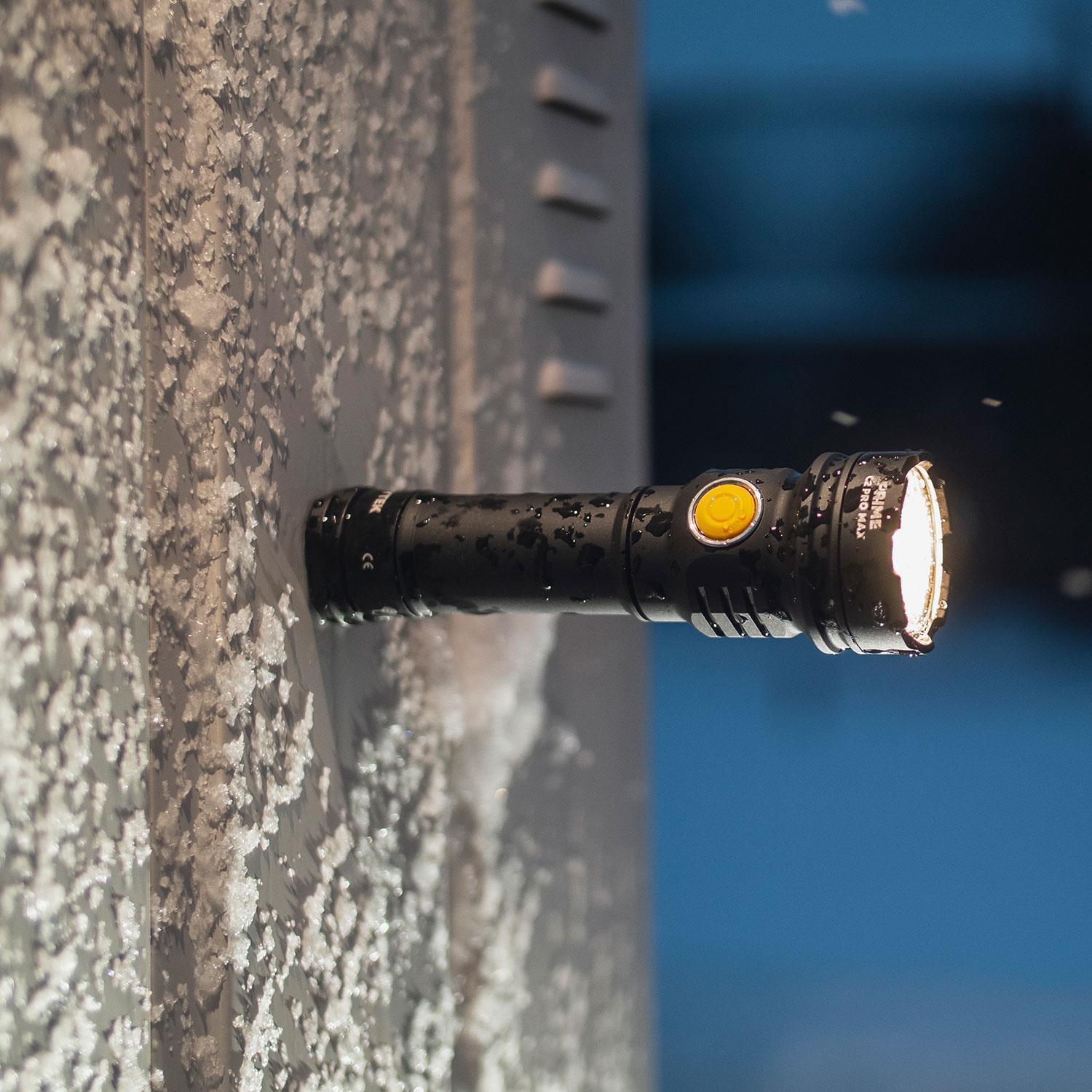 Armytek Prime C2 Pro Max 21700 - LED Taschenlampe mit Magnet Ladefunktion in 2 Lichtfarben – Detailansicht