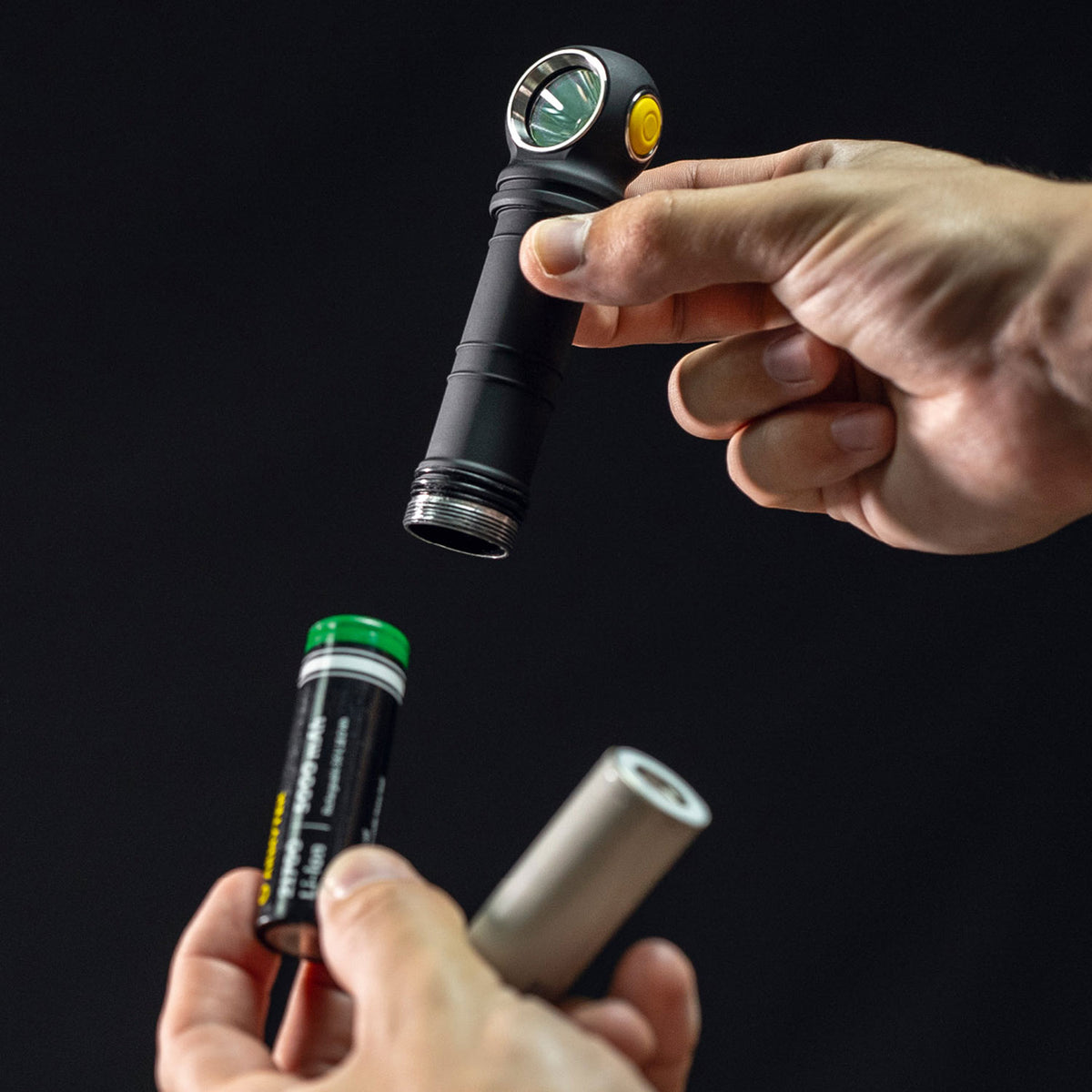 Armytek Wizard C2 Pro Max LR 21700 - LED Multilampe mit Magnet Ladefunktion in 2 Lichtfarben – Detailansicht