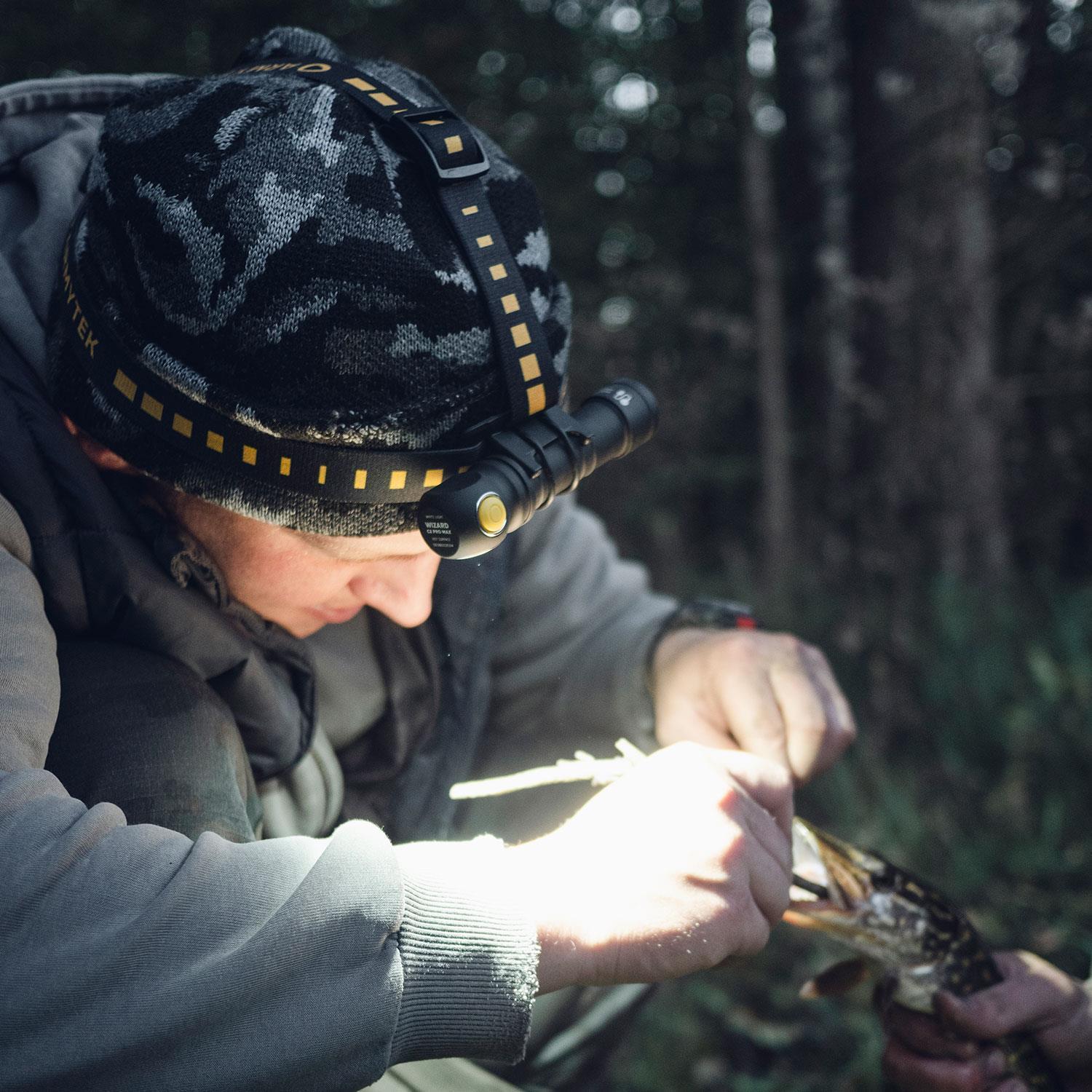 Armytek Wizard C2 Pro Max 21700 - LED Stirnlampe mit Magnet Ladefunktion in 2 Lichtfarben – Detailansicht