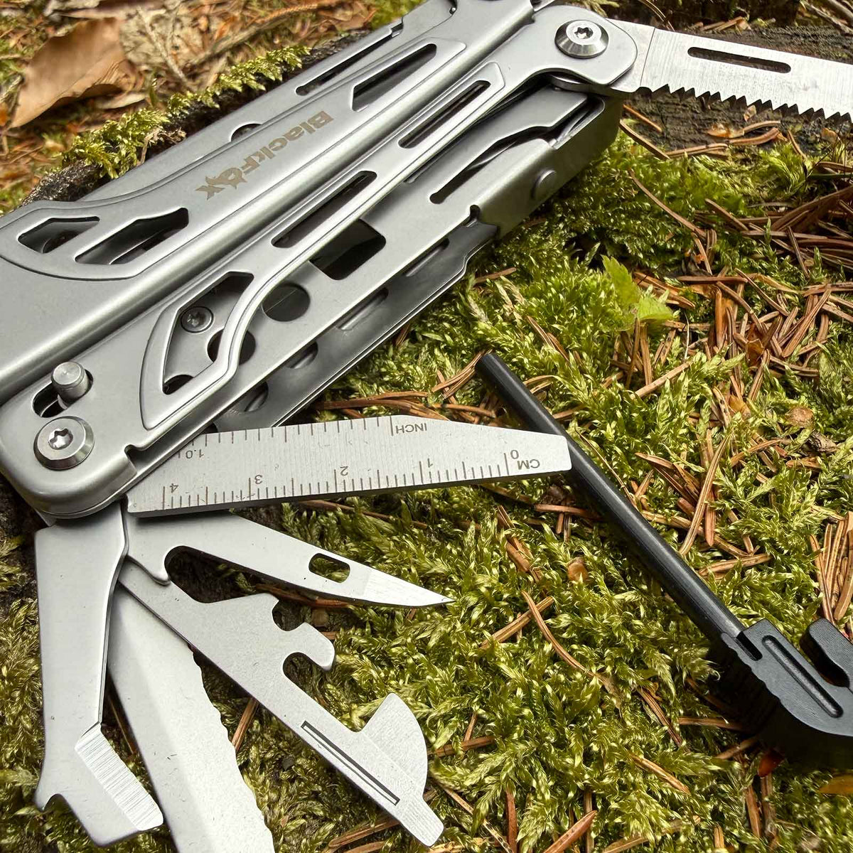 BlackFox Fortitude – Multitool aus Edelstahl mit 16 Funktionen und Nylonetui – Klinge im Detail