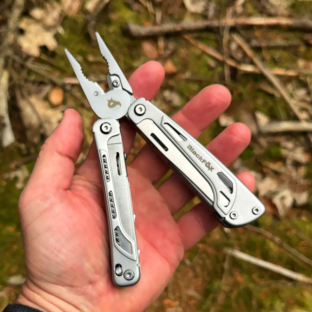 BlackFox Fortitude – Multitool aus Edelstahl mit 16 Funktionen und Nylonetui – Größe und Abmessungen