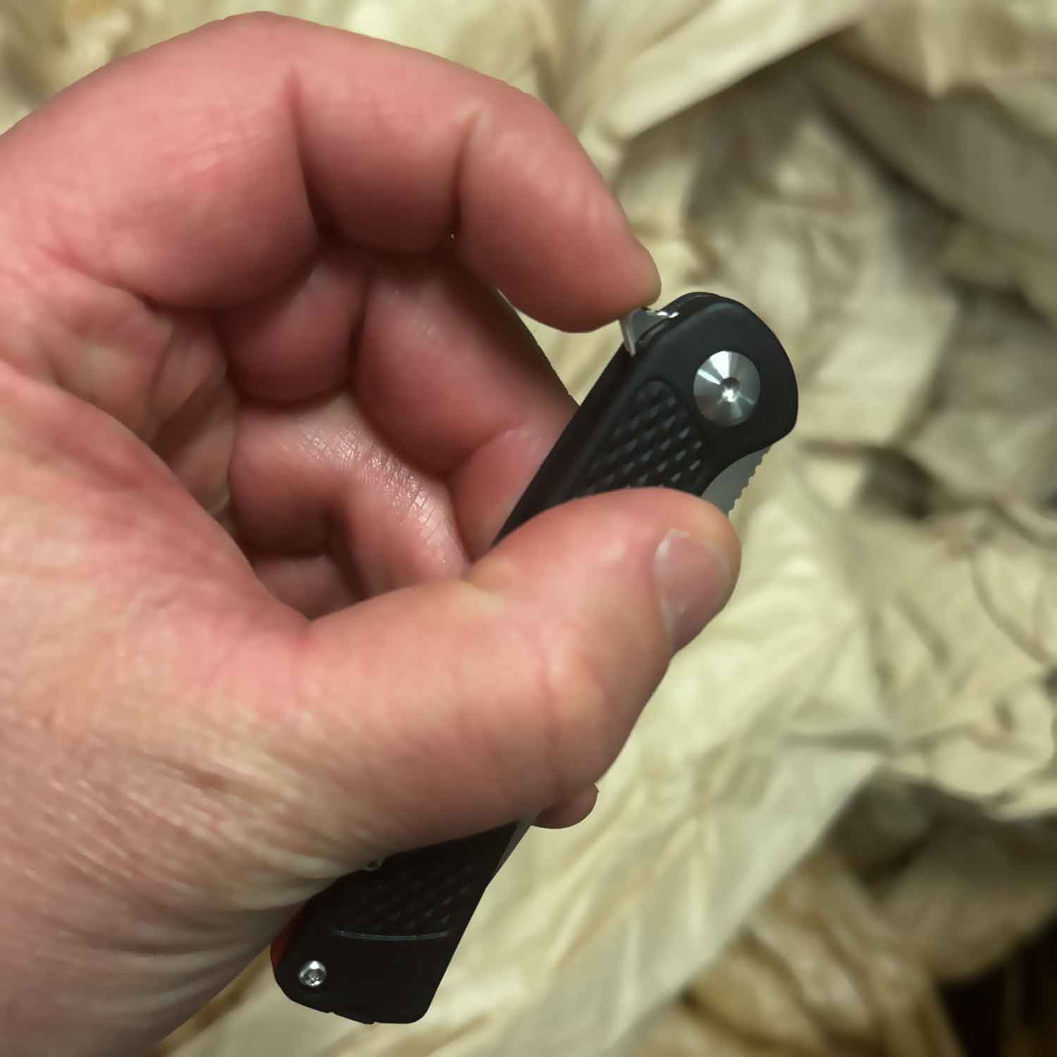 Böker Plus Fire Ant Black – Kompaktes Taschenmesser mit Pinzette und Tip-Up Clip – Detailansicht
