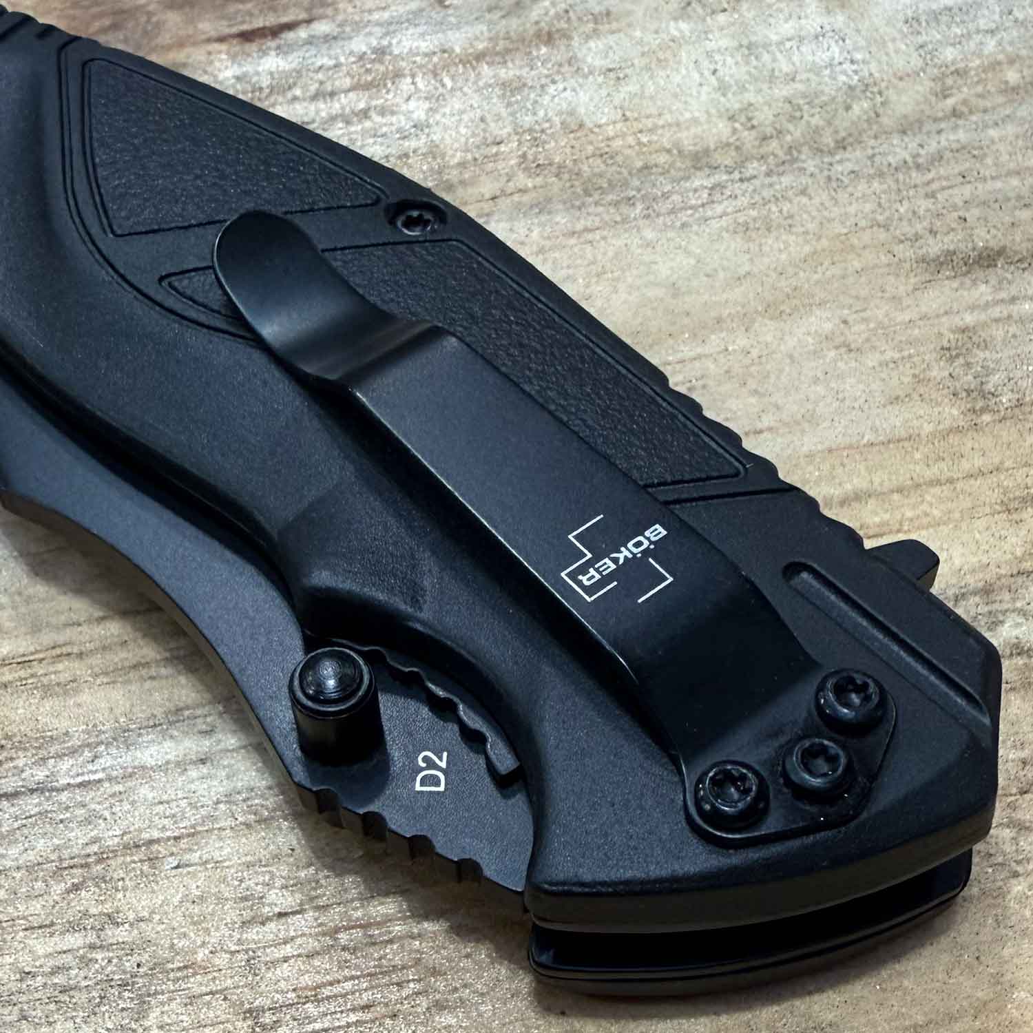 Böker Plus All Black Pro – Taschenmesser mit D2-Klinge & Tip-Up Clip – Detailansicht