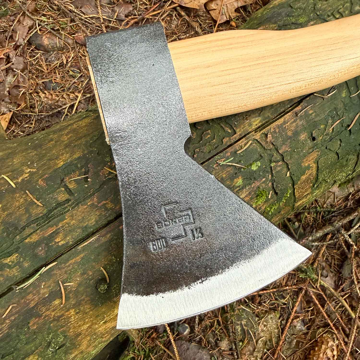 Böker Appalachian Origin Mini Axe – Kompaktes Mini-Beil mit Eschenholzstiel – Detailansicht
