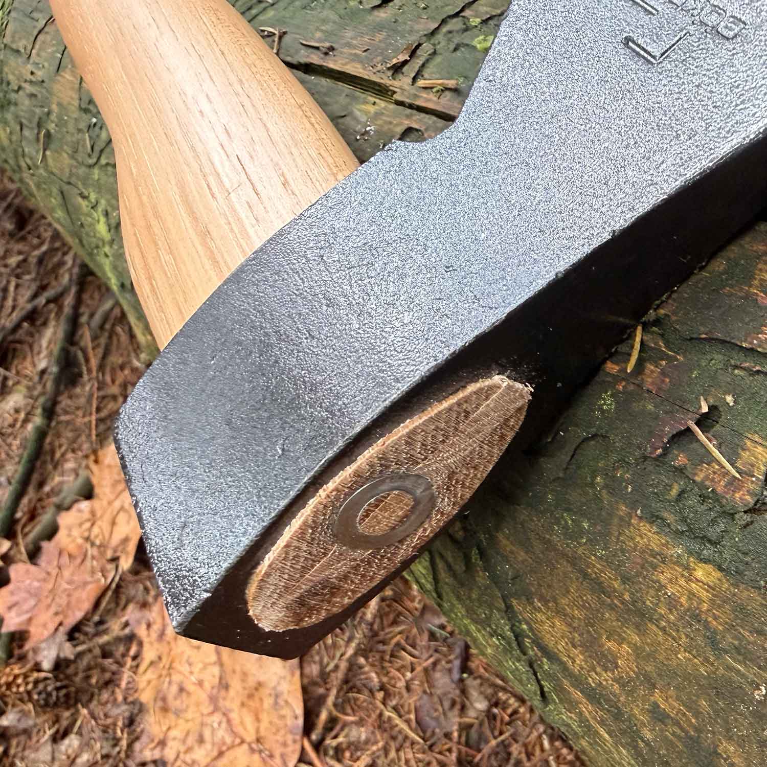 Böker Appalachian Origin Mini Axe – Kompaktes Mini-Beil mit Eschenholzstiel – Detailansicht