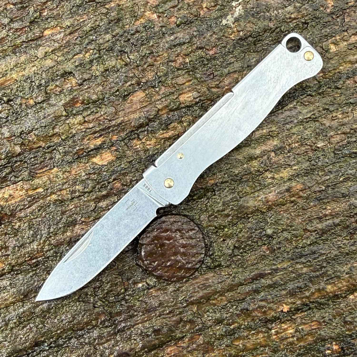 Böker Plus Atlas Mini – Schlüsselbund-Taschenmesser mit Slipjoint – Größenvergleich in der Hand
