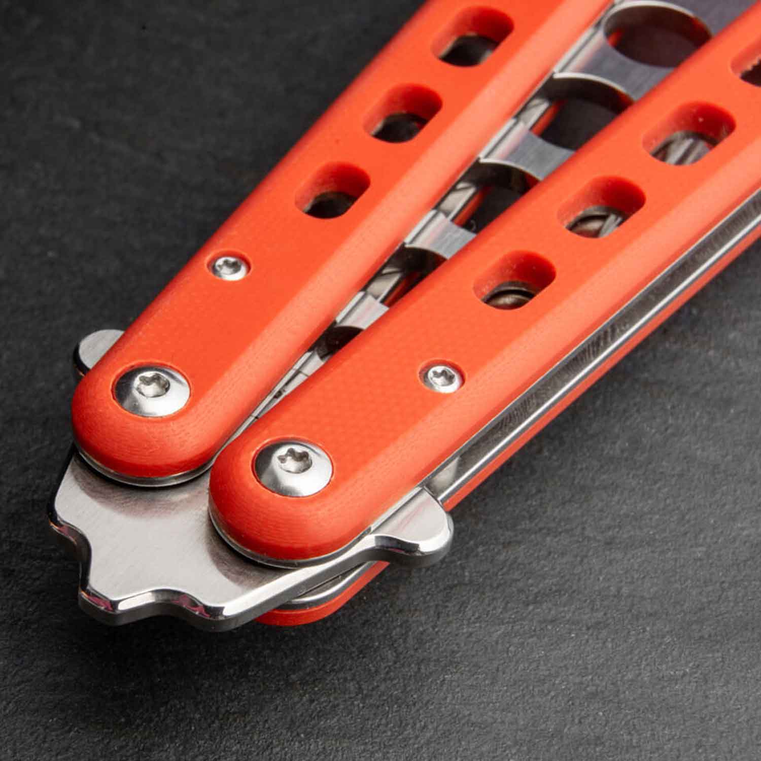 Böker Plus Balisong Trainer Red – Sicheres Butterfly Trainingsmesser – Detailansicht