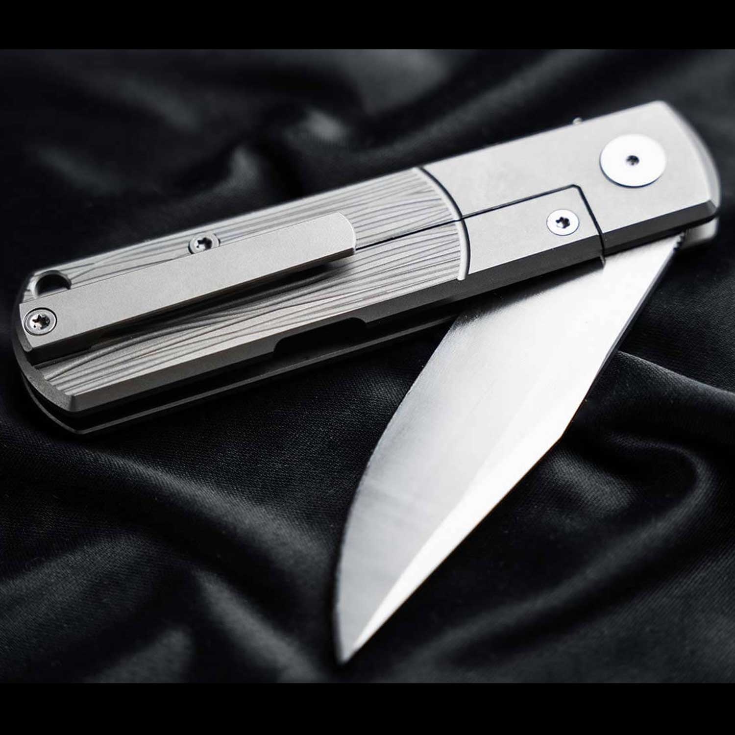 Böker BRLW Taschenmesser – Wählbar in G10 oder Titan mit MagnaCut Klinge – Detailansicht