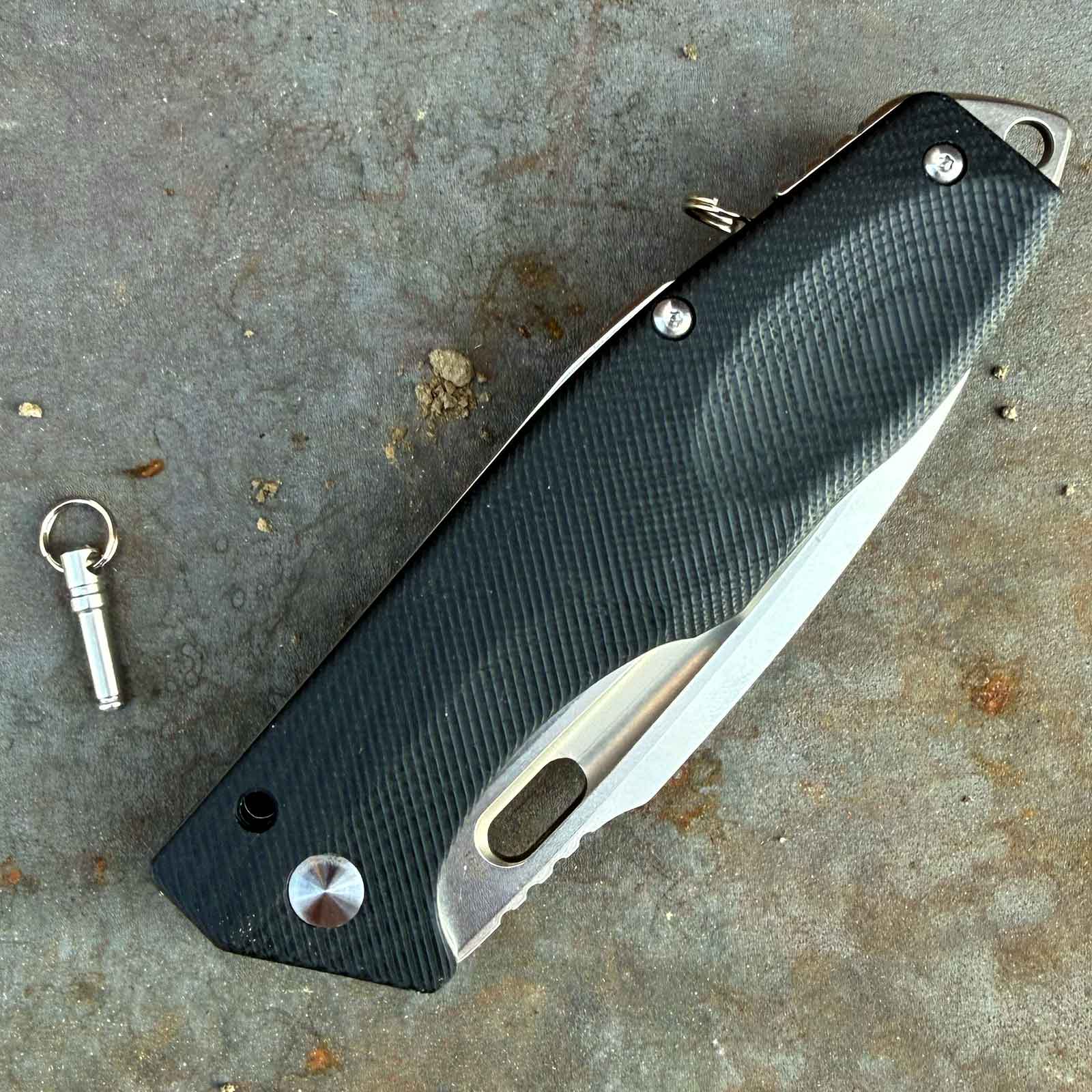 Böker Plus Caracal Folder 42 Taschenmesser -  Detail Splint zur Sicherung