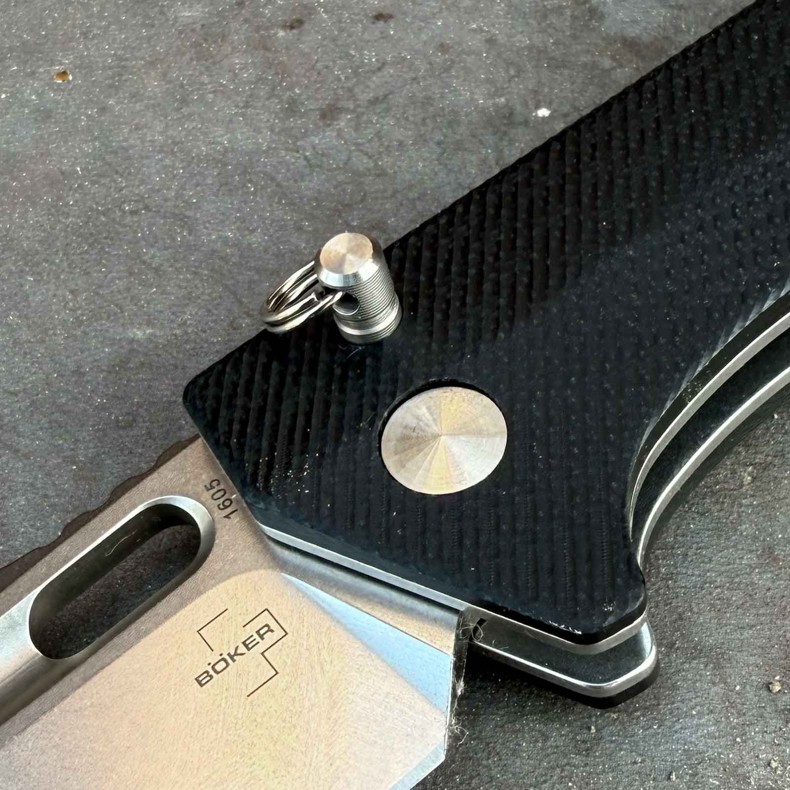 Böker Plus Caracal Folder 42 Taschenmesser - Stift zur 42a Verriegelung eingesetzt