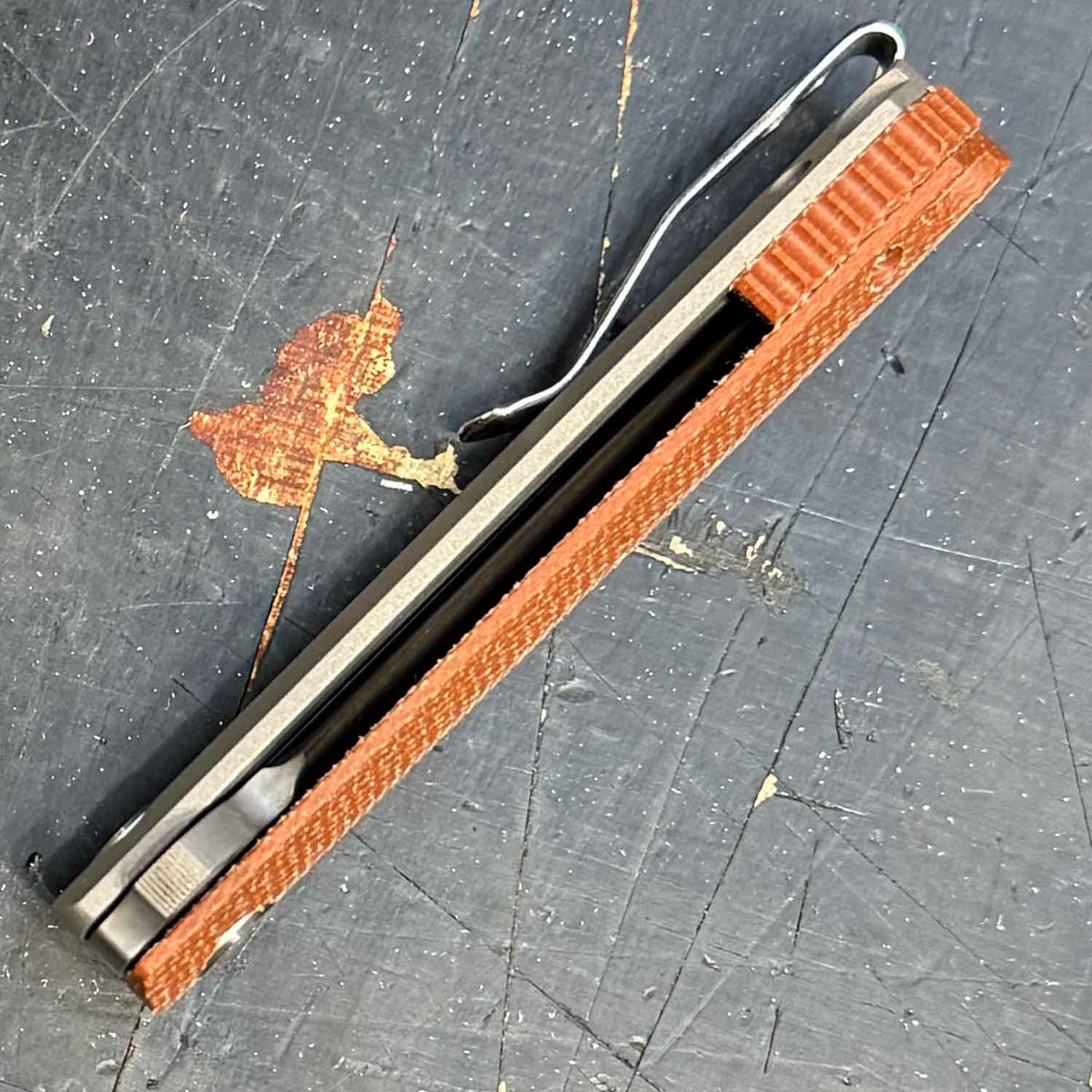 Böker Plus Cataclyst Flipjoint Damast Taschenmesser mit Micartagriff und Clip – Detailansicht