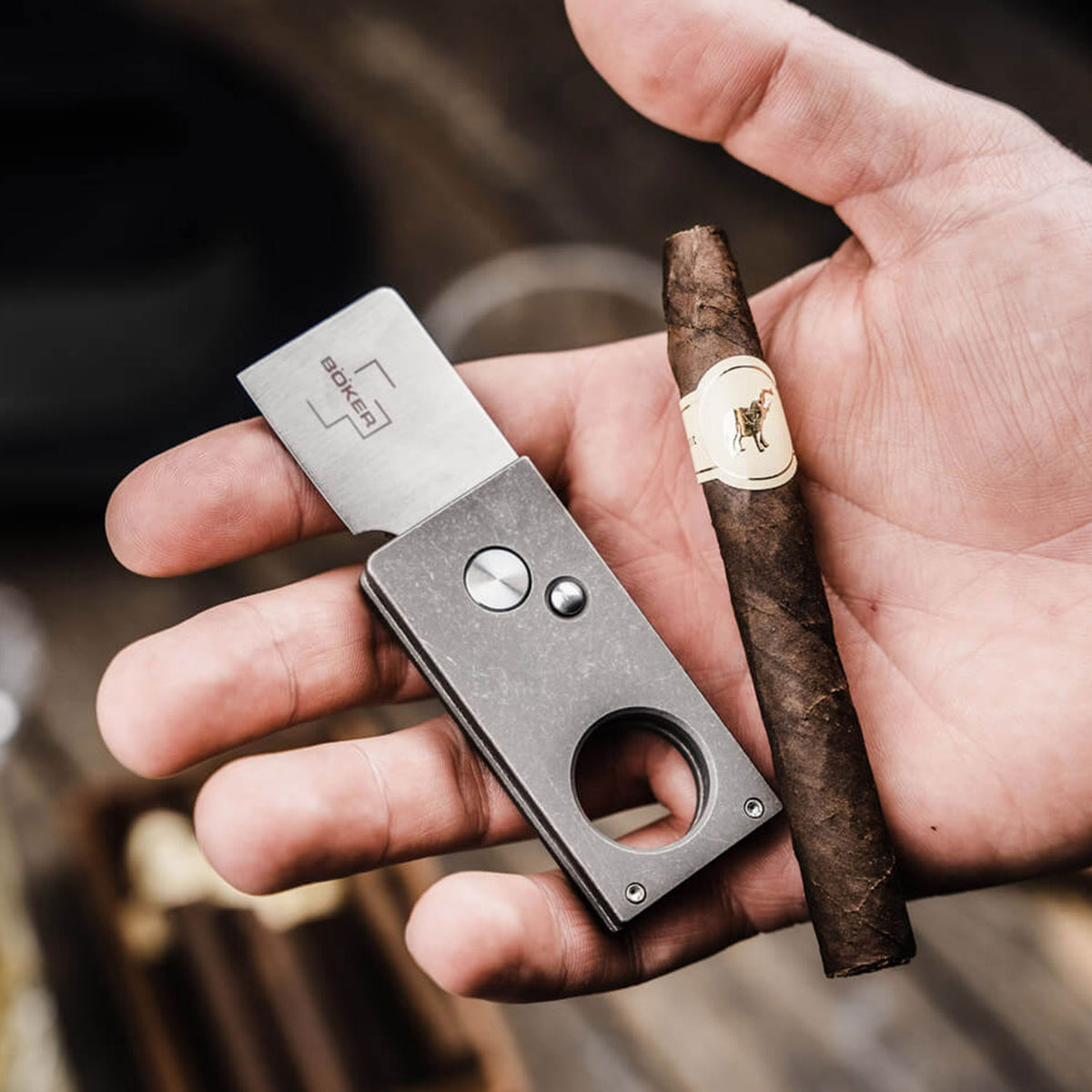 Böker Plus Cigar Cutter - Zigarrenschneider aus Titan mit Edelstahlklinge