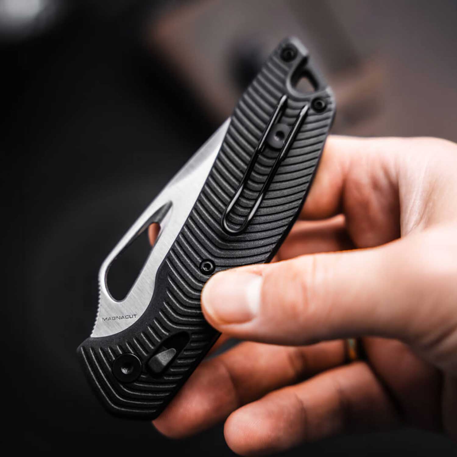 Böker DTK – Robustes Einsatzmesser mit Tanto-Klinge & Tip-Up Clip – Detailansicht