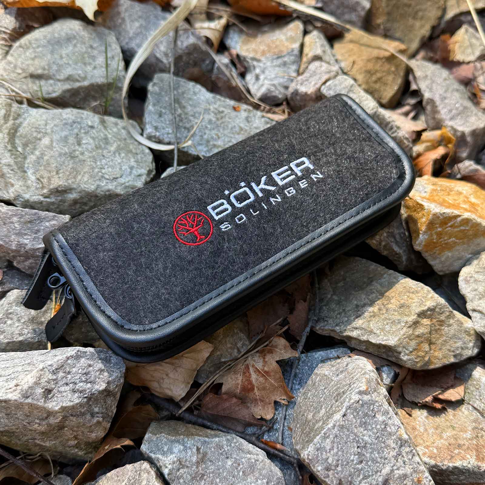 Böker Filz-Etui – Messertasche mit Reißverschluss und Fächern – Produktansicht des Messers – Detailansicht 1
