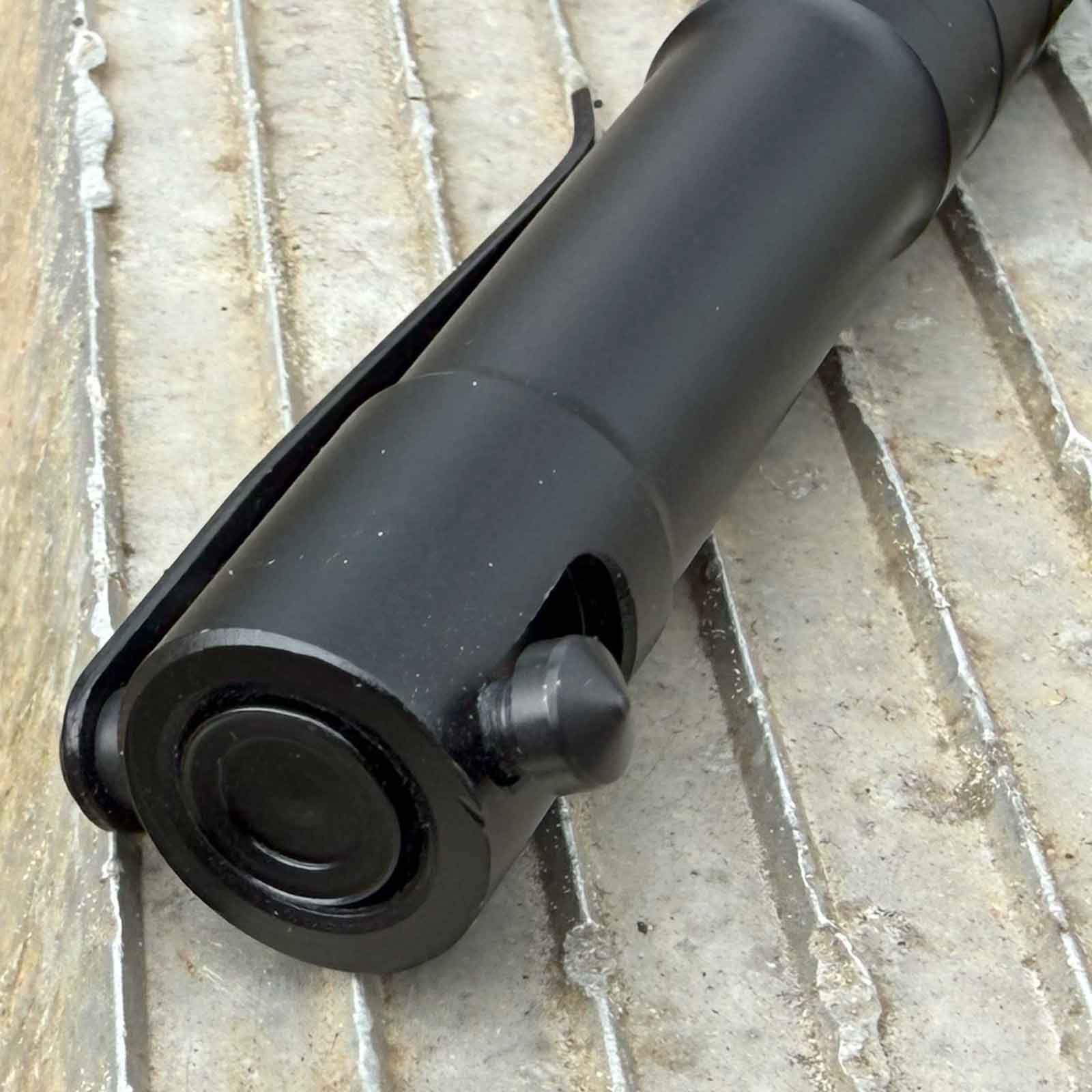 Böker Plus K.I.D. cal .50 Black – Tactical Pen - Detail Glasbrecher