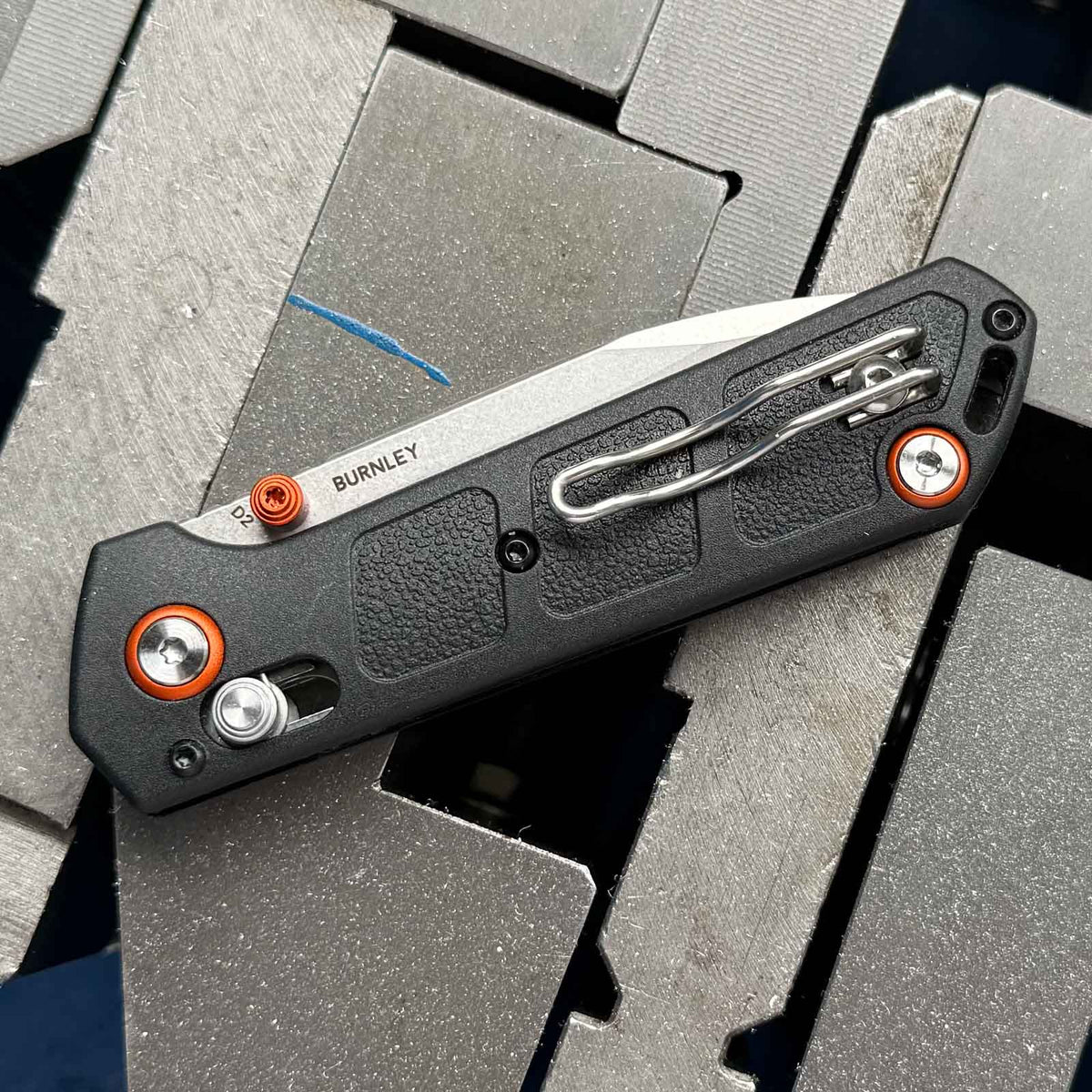 Böker Plus Kihon Compact – Taschenmesser mit Droppoint Klinge, Crossbar Lock und Clip – Messeransicht