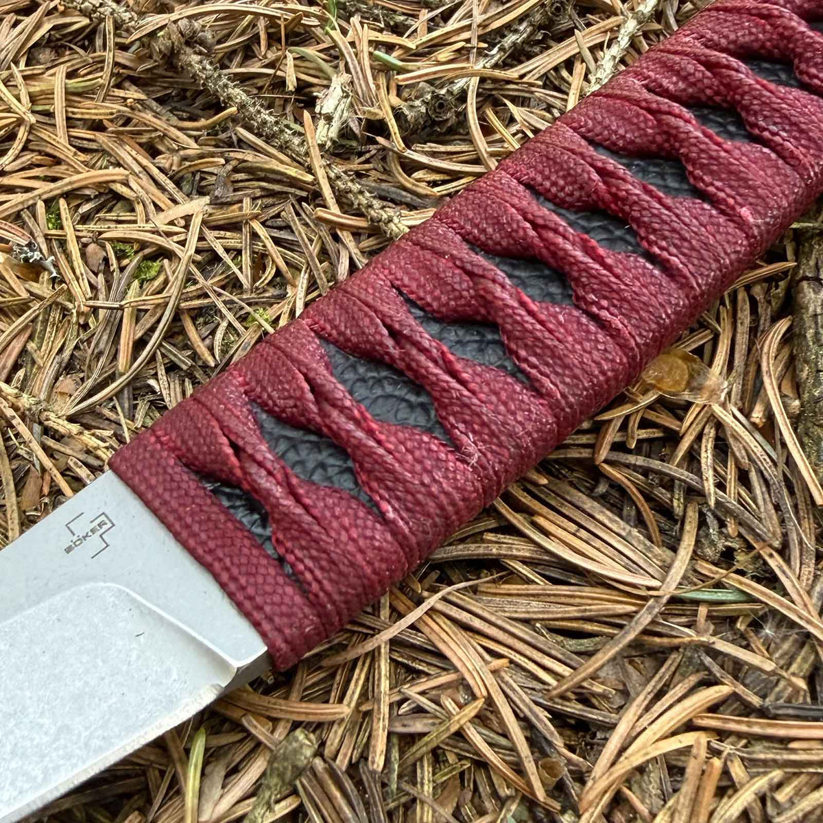 Böker Plus Kissaki – Full-Tang-Messer mit 440C Klinge, Kydexscheide & Ito-Griff – Produktansicht des Messers – Detailansicht 5