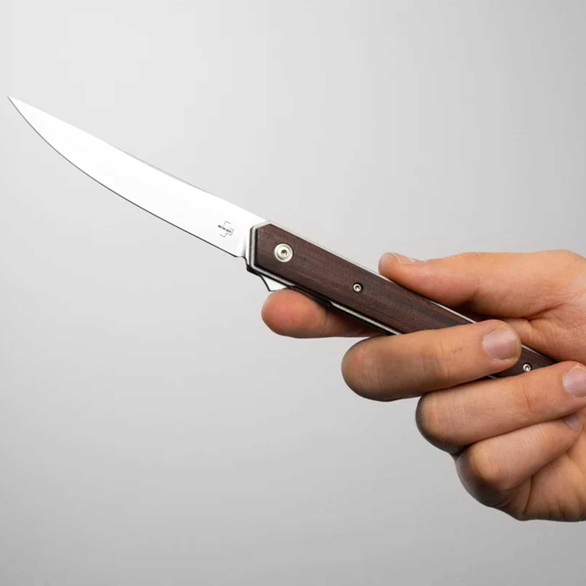 Böker Plus Kwaiken Air Cocobolo – Größenvergleich in der Hand