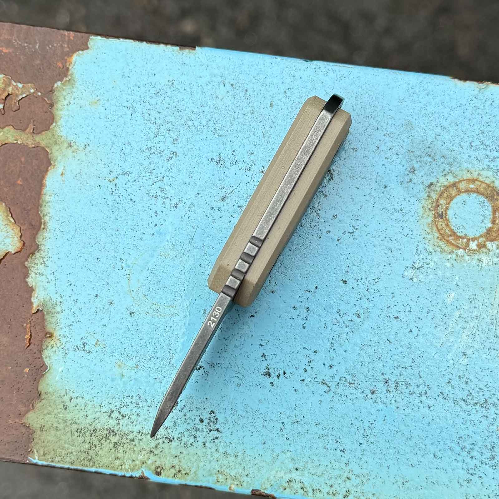 Böker Plus Li’l Friend Micro – Messerrücken