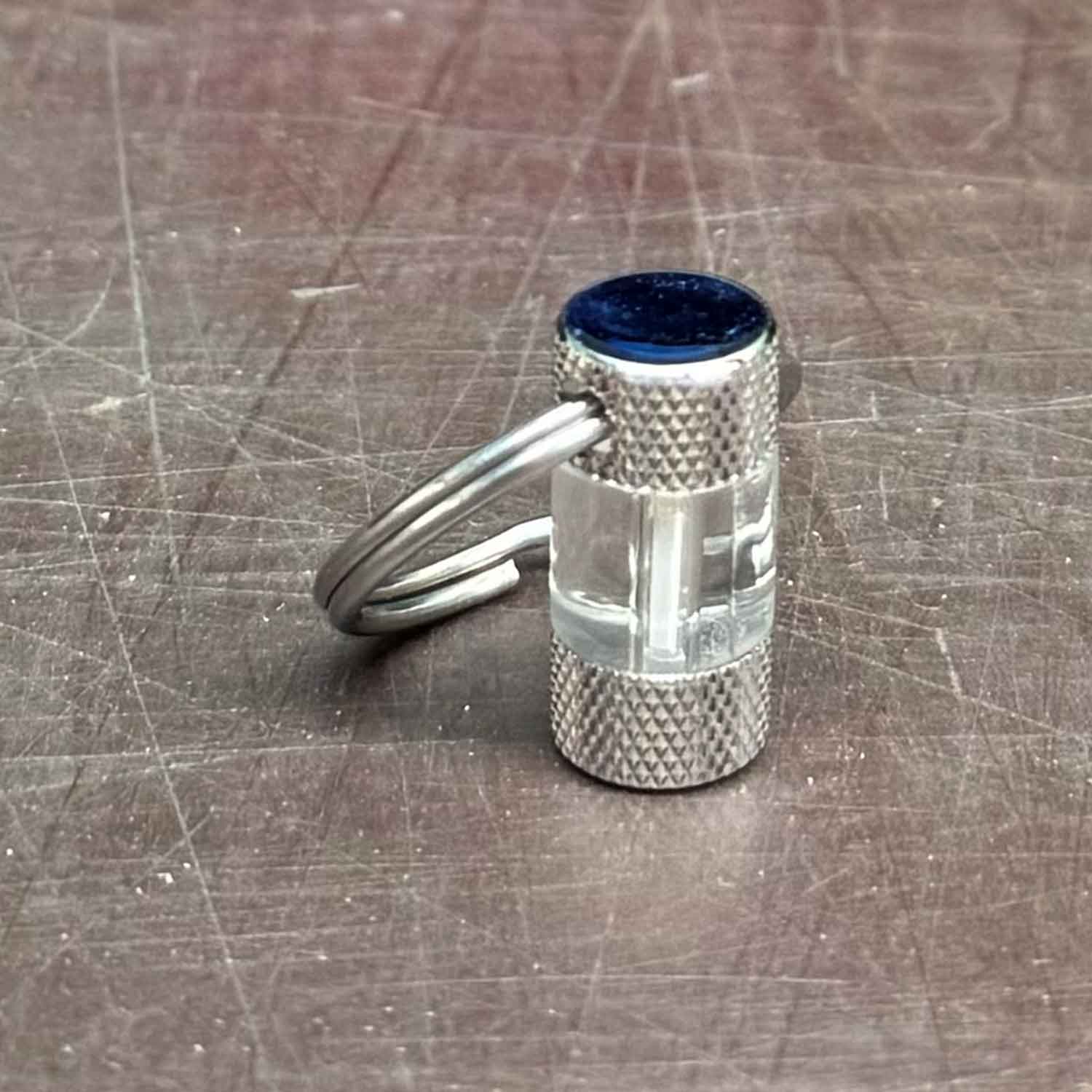 Böker Plus Mini Glow – Tritium Schlüsselanhänger selbstleuchtend – Detailansicht
