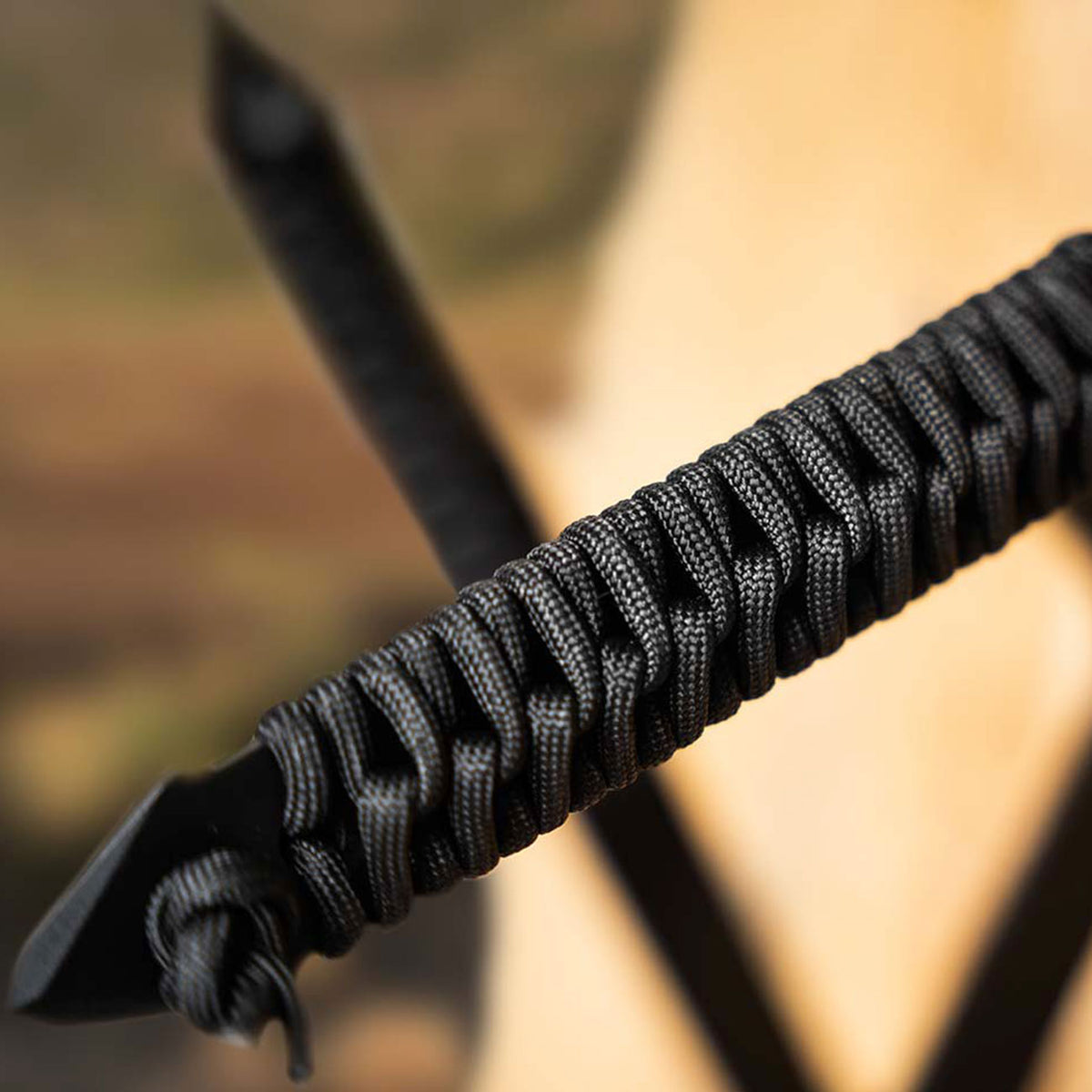 Böker Mohican Wurfaxt – Tomahawk mit Paracord-Griff und Nylonscheide im 3er-Set – Detailansicht