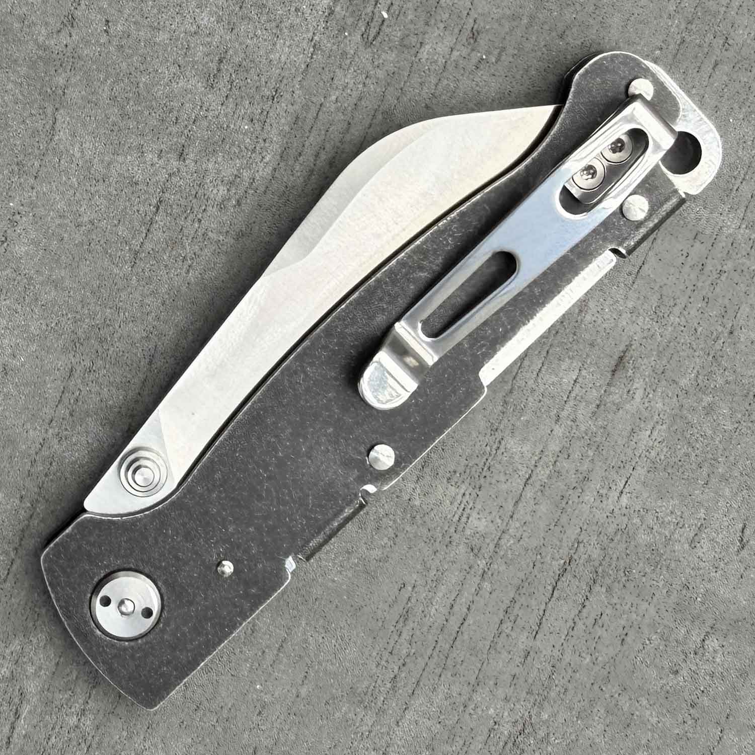 Böker Plus Atlas Sheepsfoot TS – Einhandmesser mit D2 Klinge und Tip-Up Clip – Detailansicht