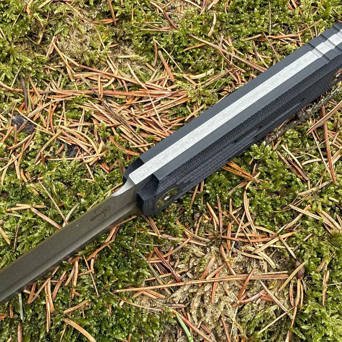 Böker Plus Omerta Fahrtenmesser – feststehendes Messer mit Kydexscheide – Detailansicht