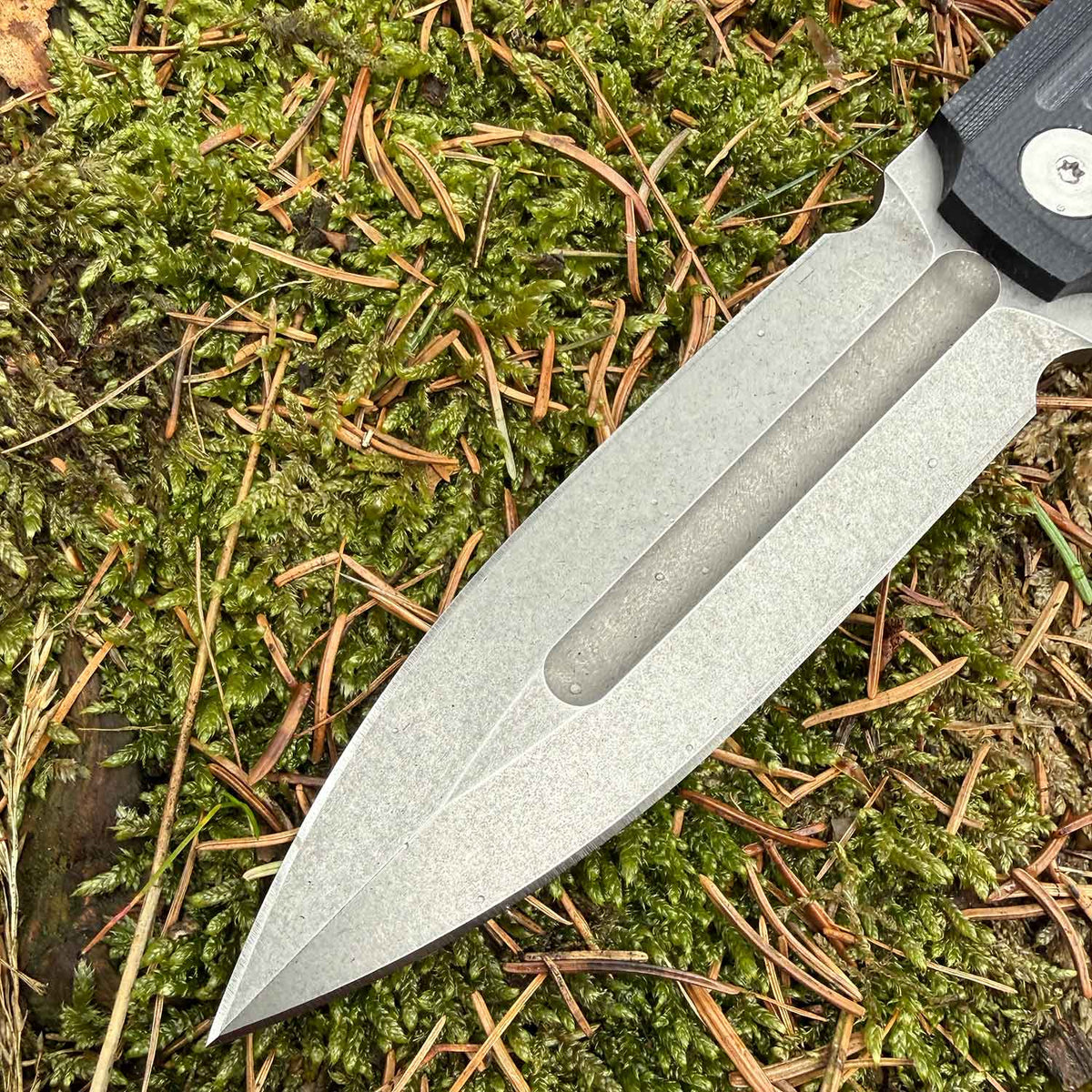 Böker Plus Omerta Fahrtenmesser – feststehendes Messer mit Kydexscheide – Detailansicht