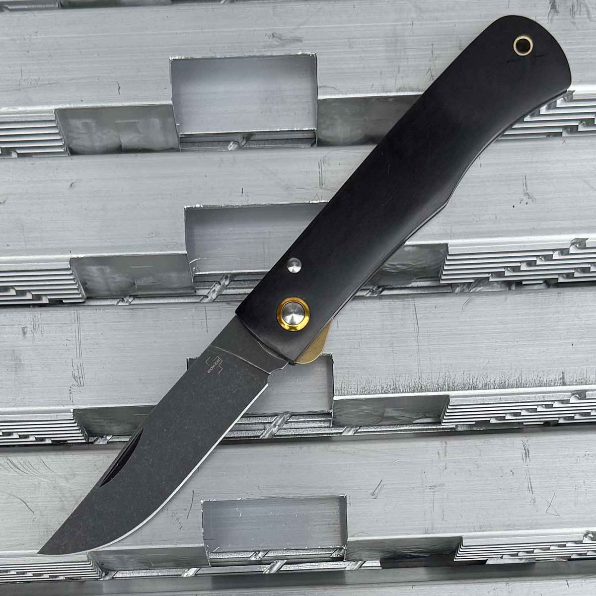 Böker Plus Rusticus All Black – Taschenmesser mit Stonewash & Ebenholzgriff – Detailansicht