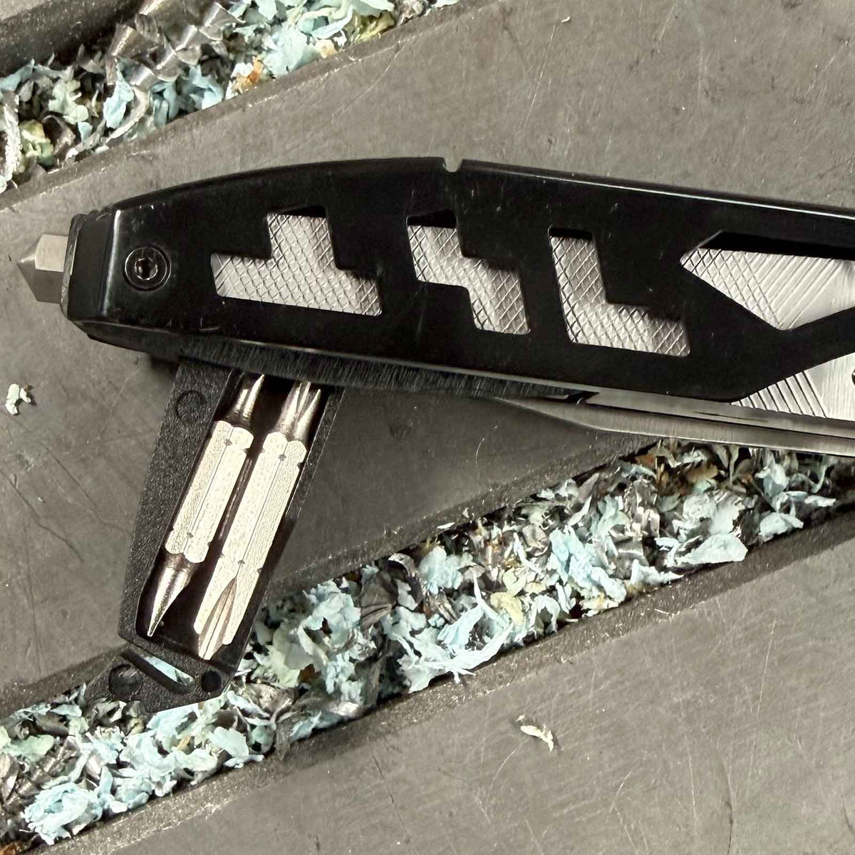 Böker Plus Specialist II Multitool mit 13 Funktionen und Nylonetui – Produktansicht des Messers – Detailansicht 5