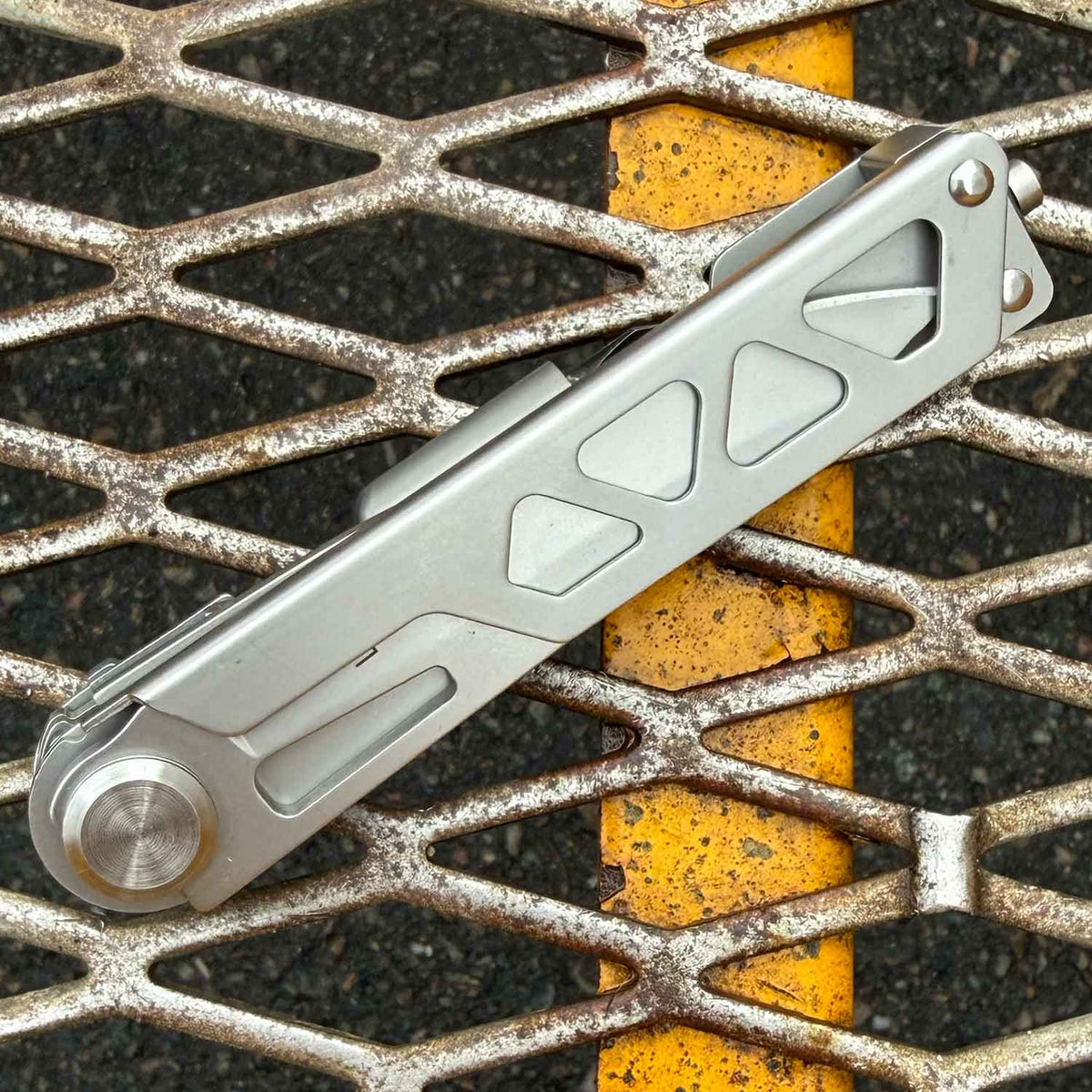 Böker Plus Specialist Half-Tool – Kompaktes Multitool mit Bithalter & Holster – Detailansicht