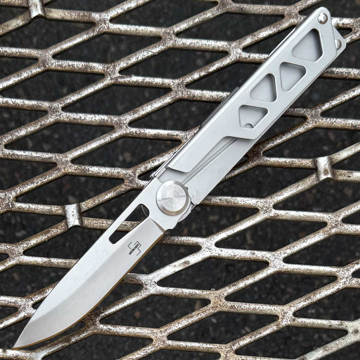 Böker Plus Specialist Half-Tool – Kompaktes Multitool mit Bithalter & Holster – Detailansicht