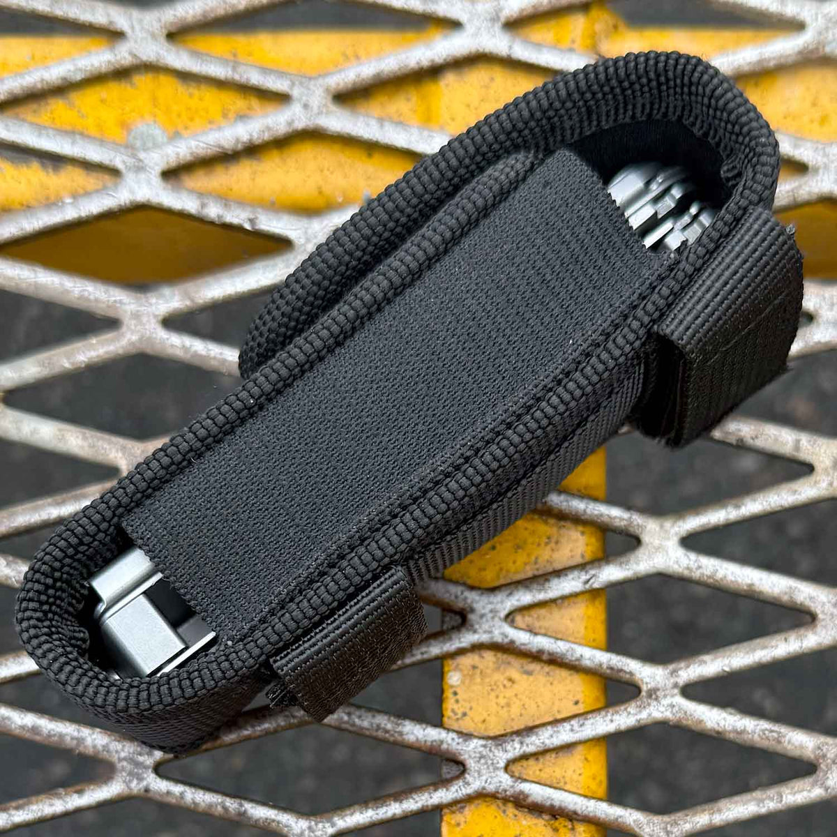 Böker Plus Specialist Half-Tool – Kompaktes Multitool mit Bithalter & Holster – Detailansicht