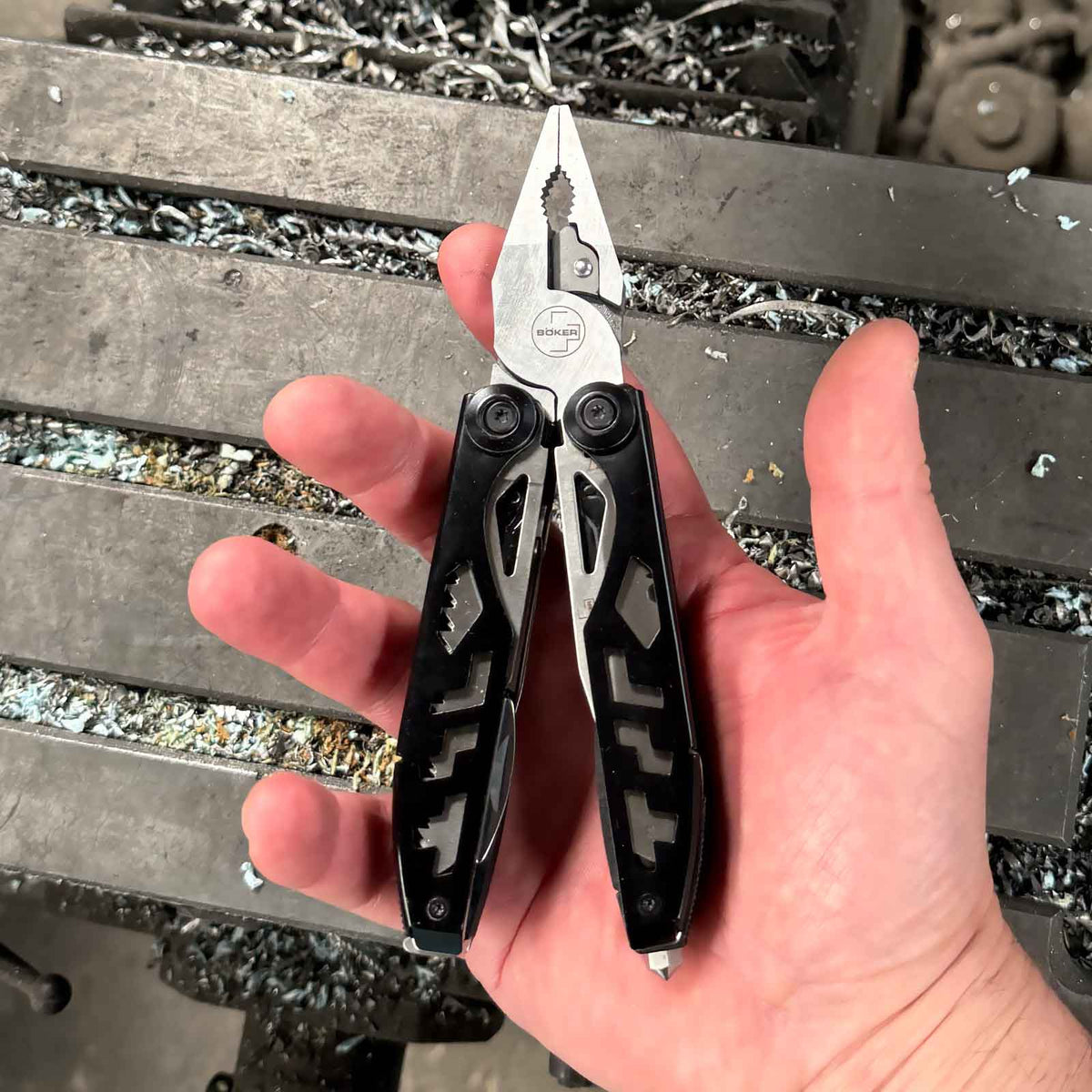 Böker Plus Specialist II Multitool mit 13 Funktionen und Nylonetui – Holster – Detailansicht 10