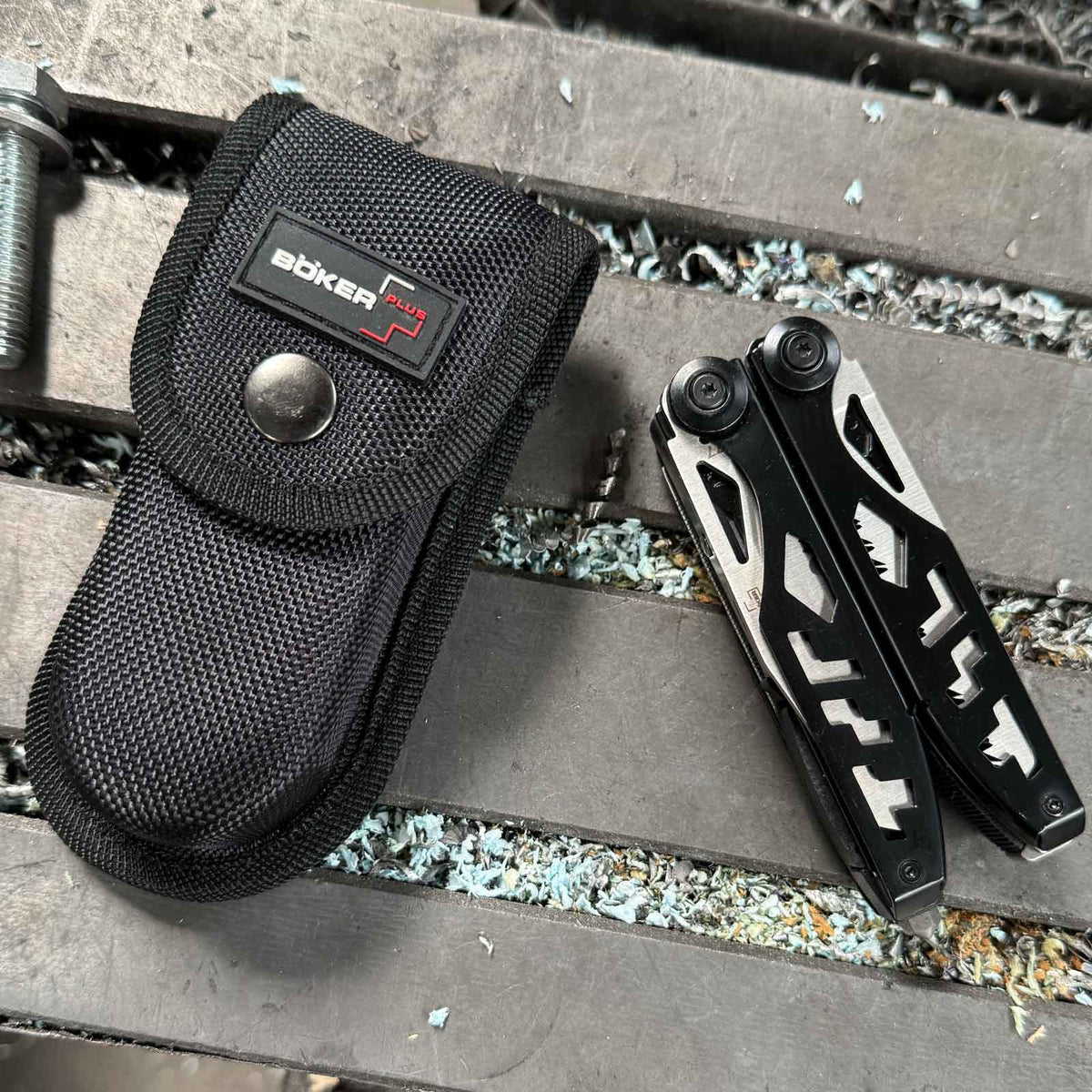 Böker Plus Specialist II Multitool mit 13 Funktionen und Nylonetui – Holster – Detailansicht 4