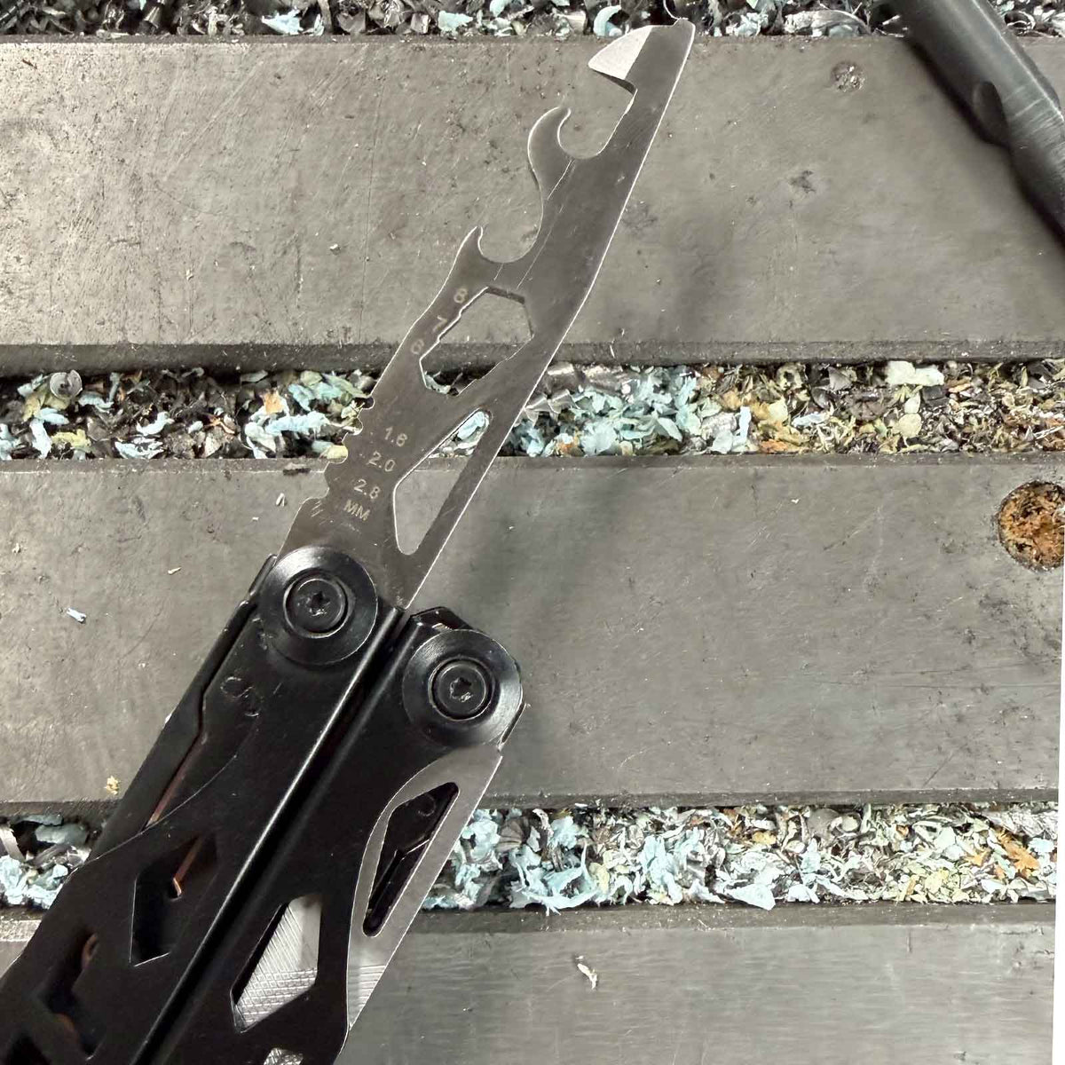 Böker Plus Specialist II Multitool mit 13 Funktionen und Nylonetui – Produktansicht des Messers – Detailansicht 9